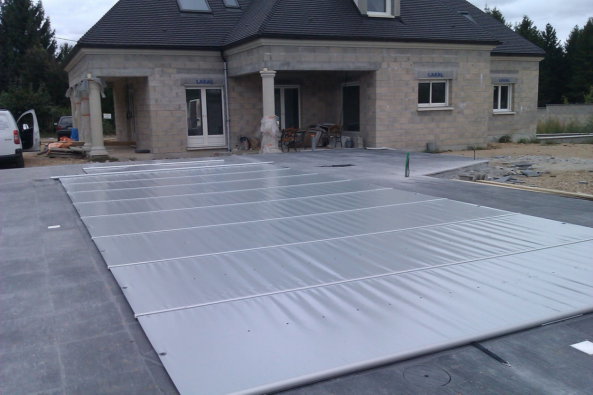 Bâche enroulée piscine