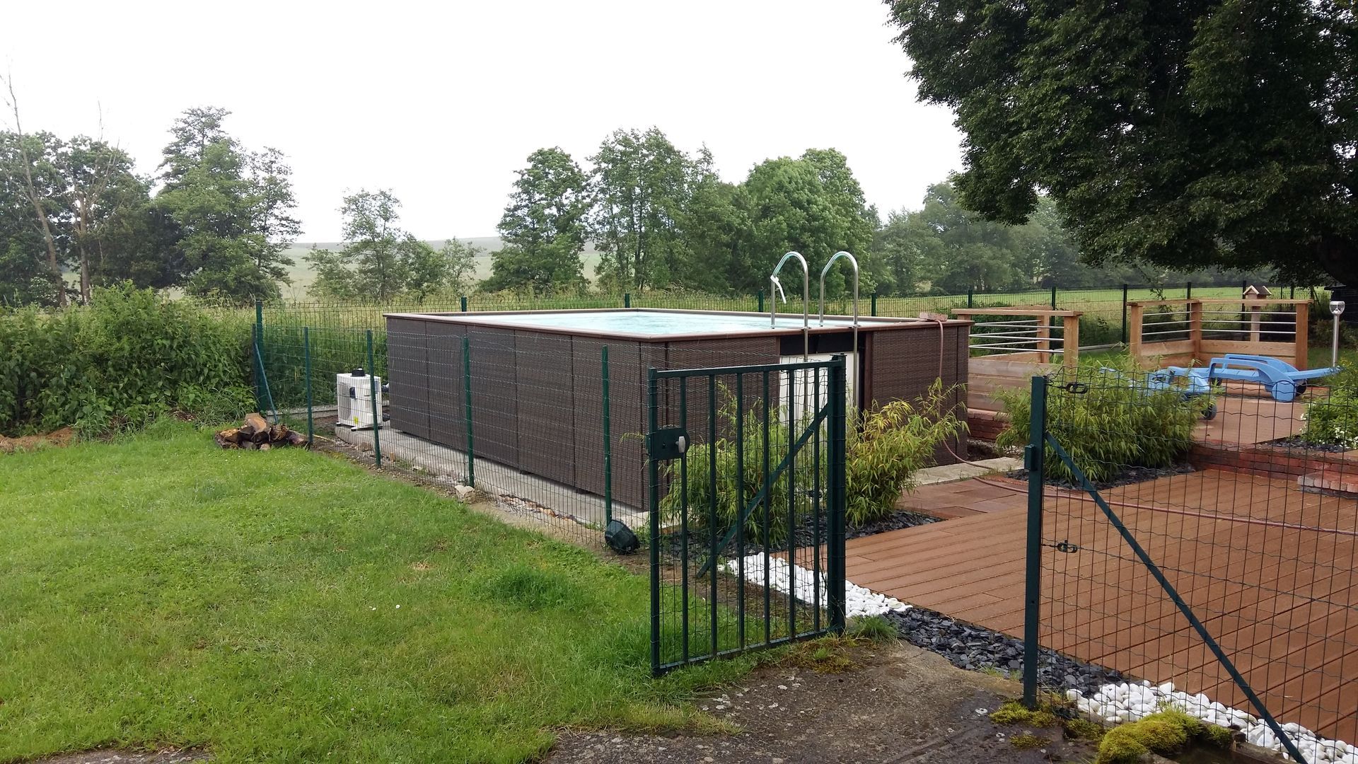 Piscine hors-sol design