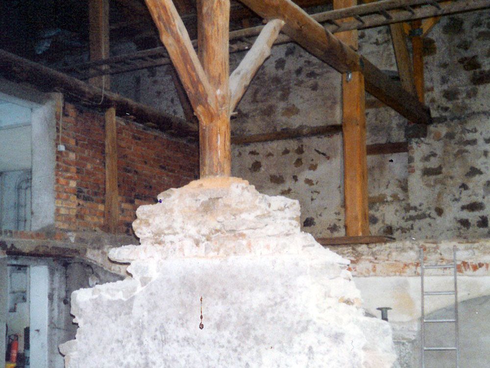 Abstützung des alten Dachstuhles