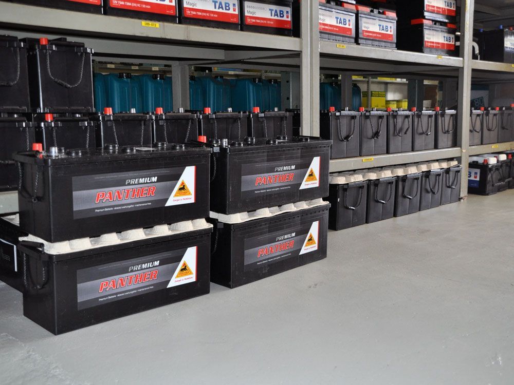 auch die „Großen“ wollen starten, Panther-Batterien für NKW und Schlepper