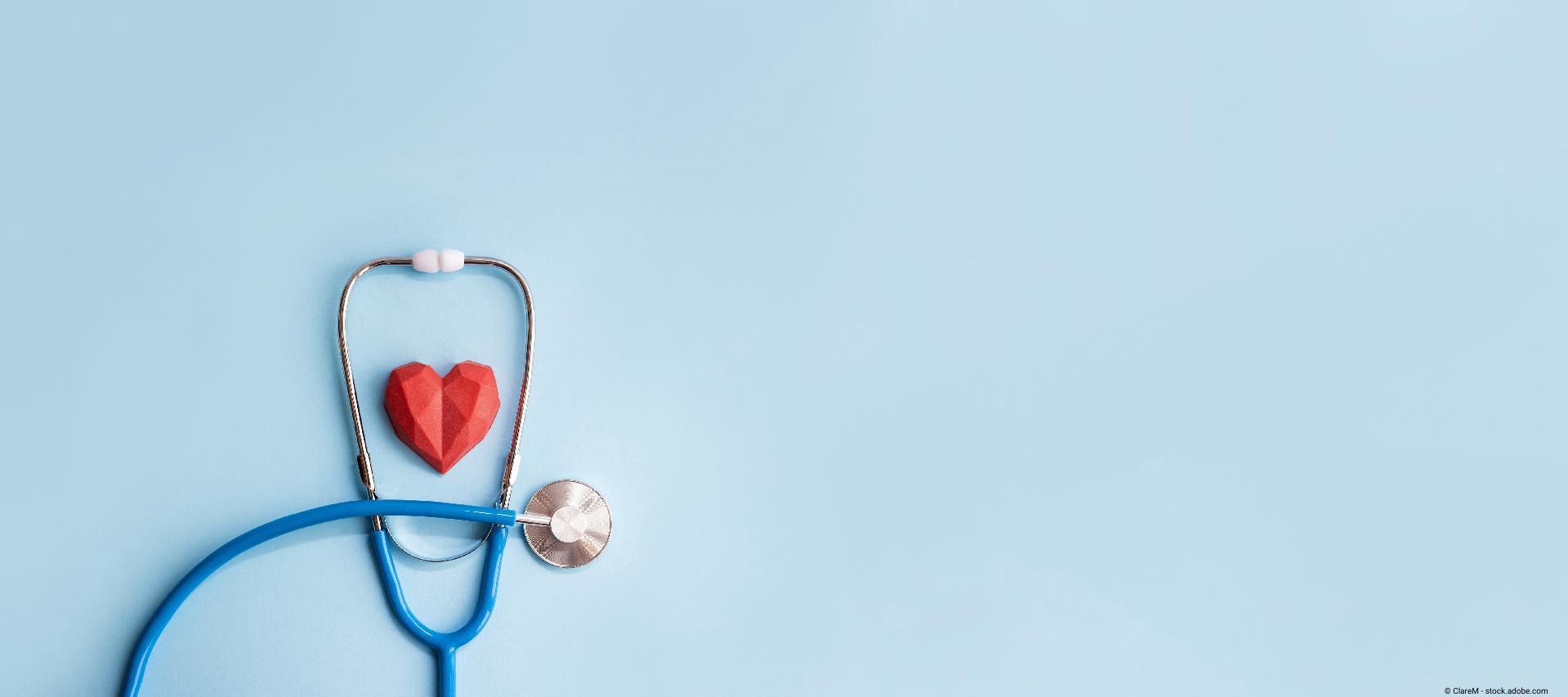 Stethoskope mit Herz aus Origami