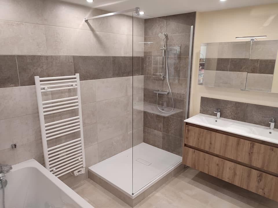 Une salle de bain rénovée et moderne