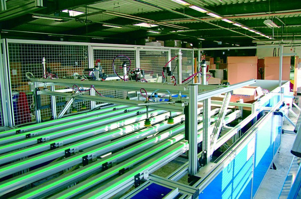 Gluejet Maschine beleuchtet