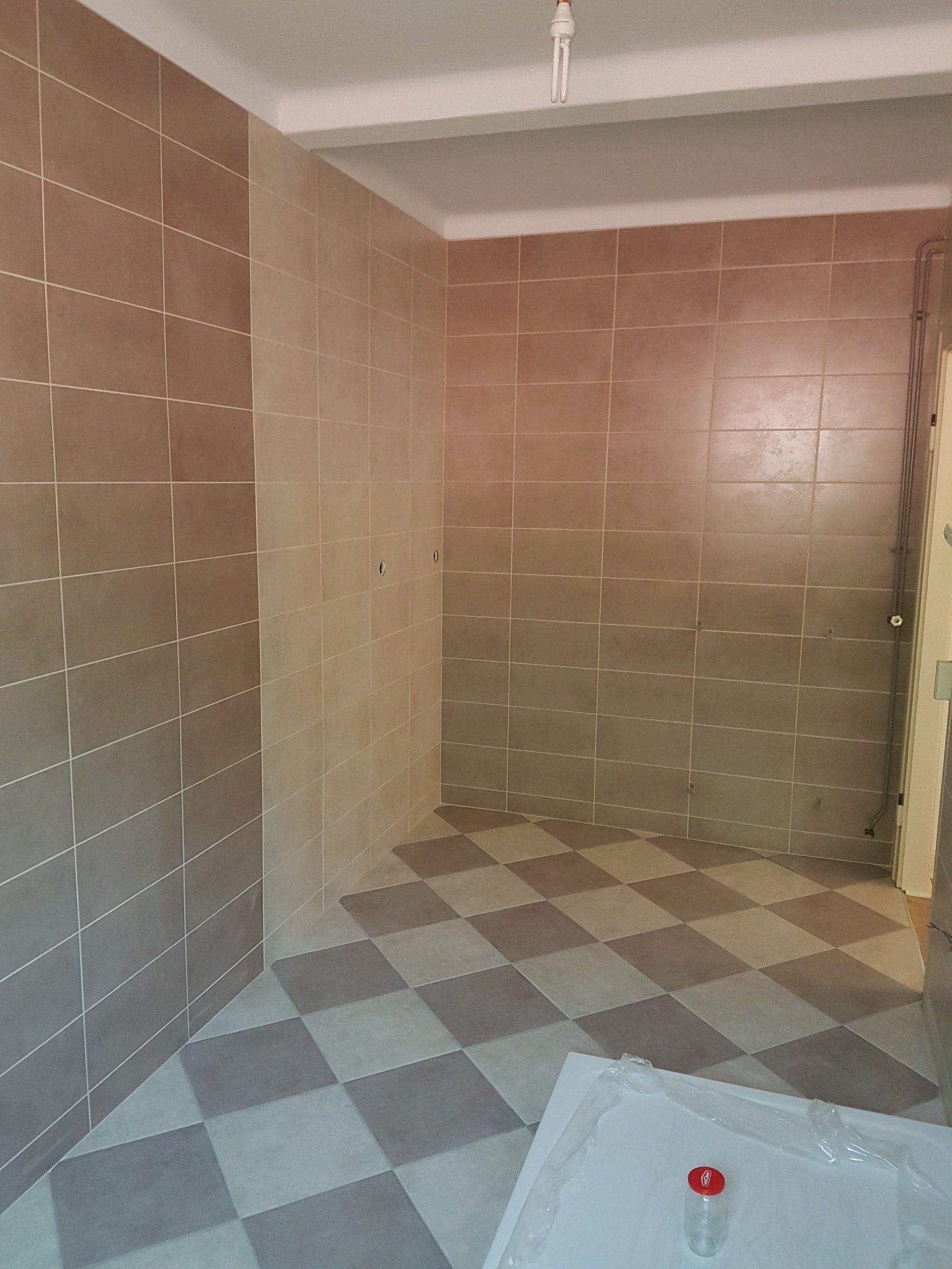 Salle de bains carreaux murs et sols