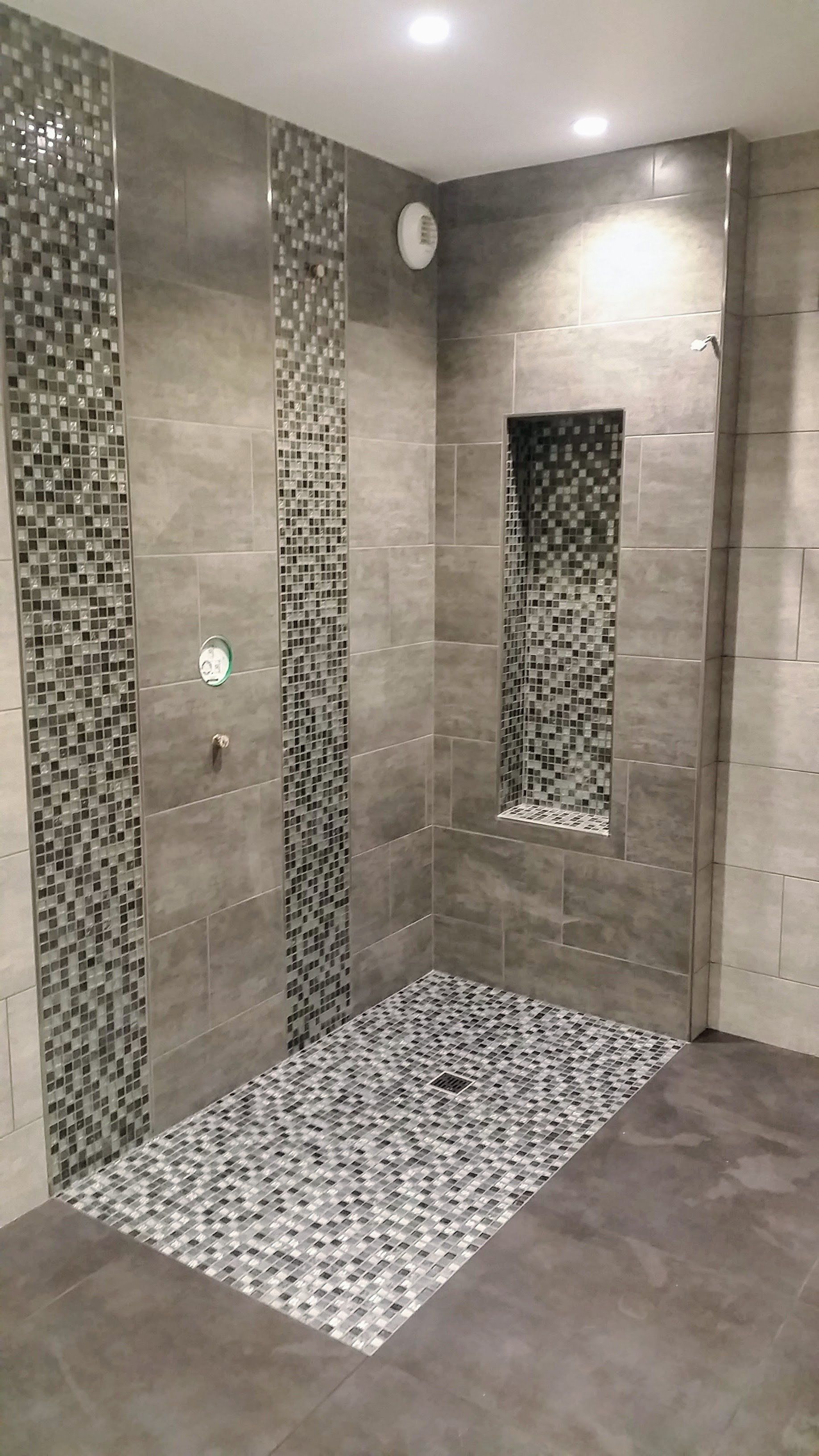 Douche petits carreaux et crédence