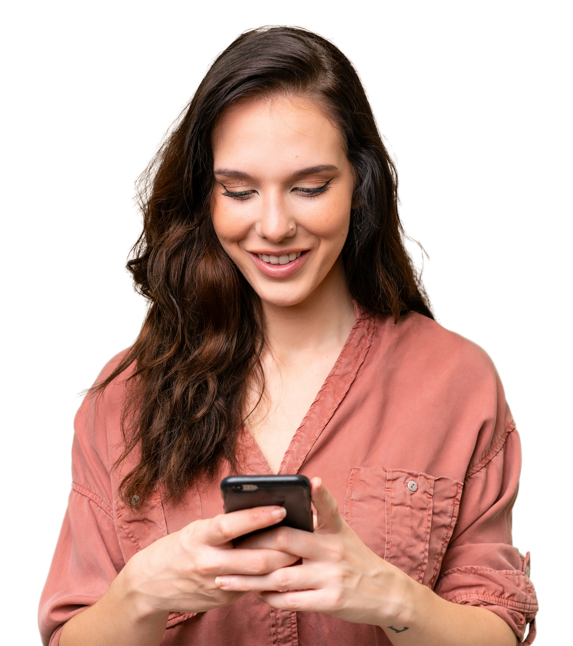 Femme qui regarde son téléphone