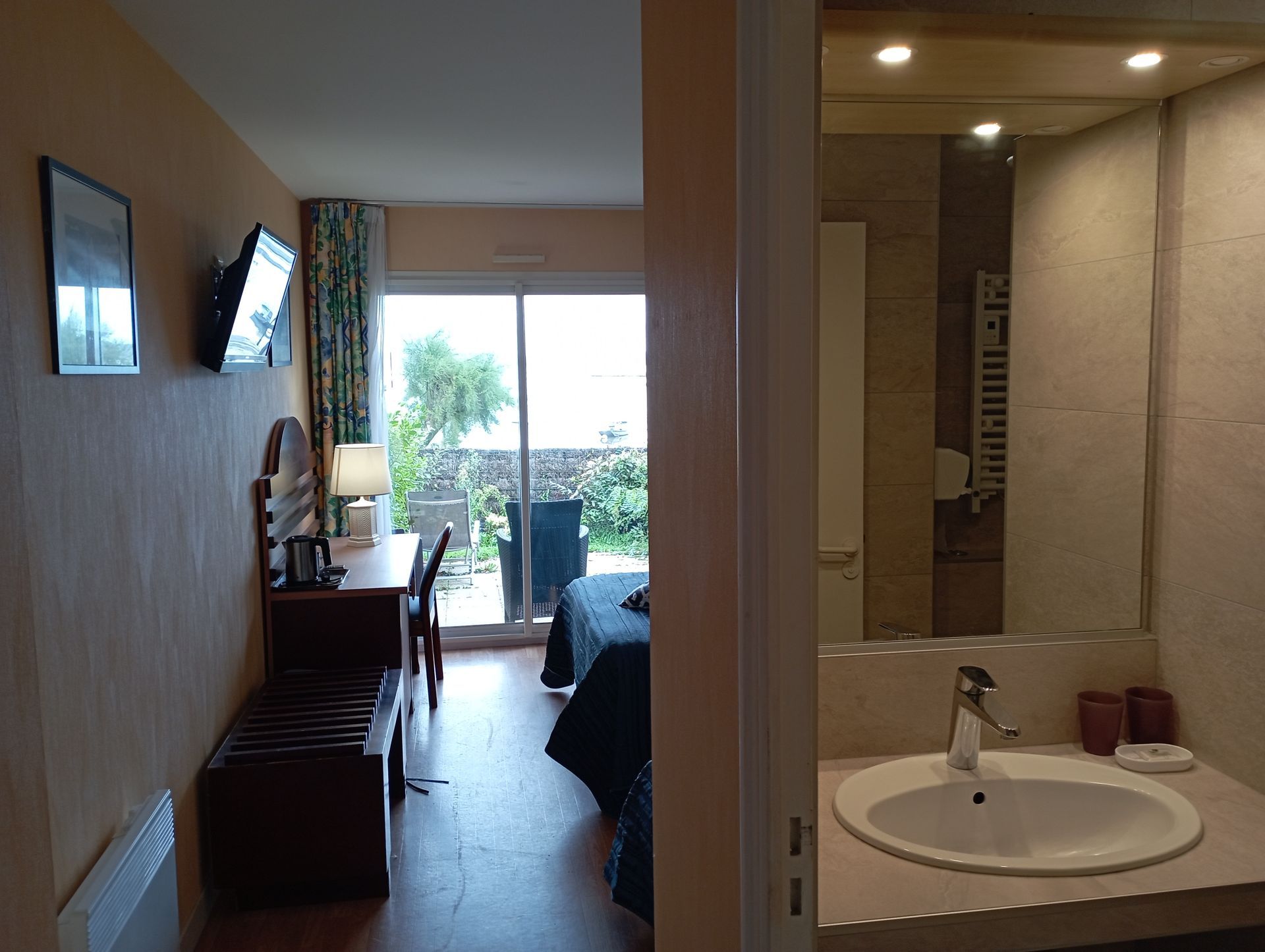 Chambre avec salle de bains