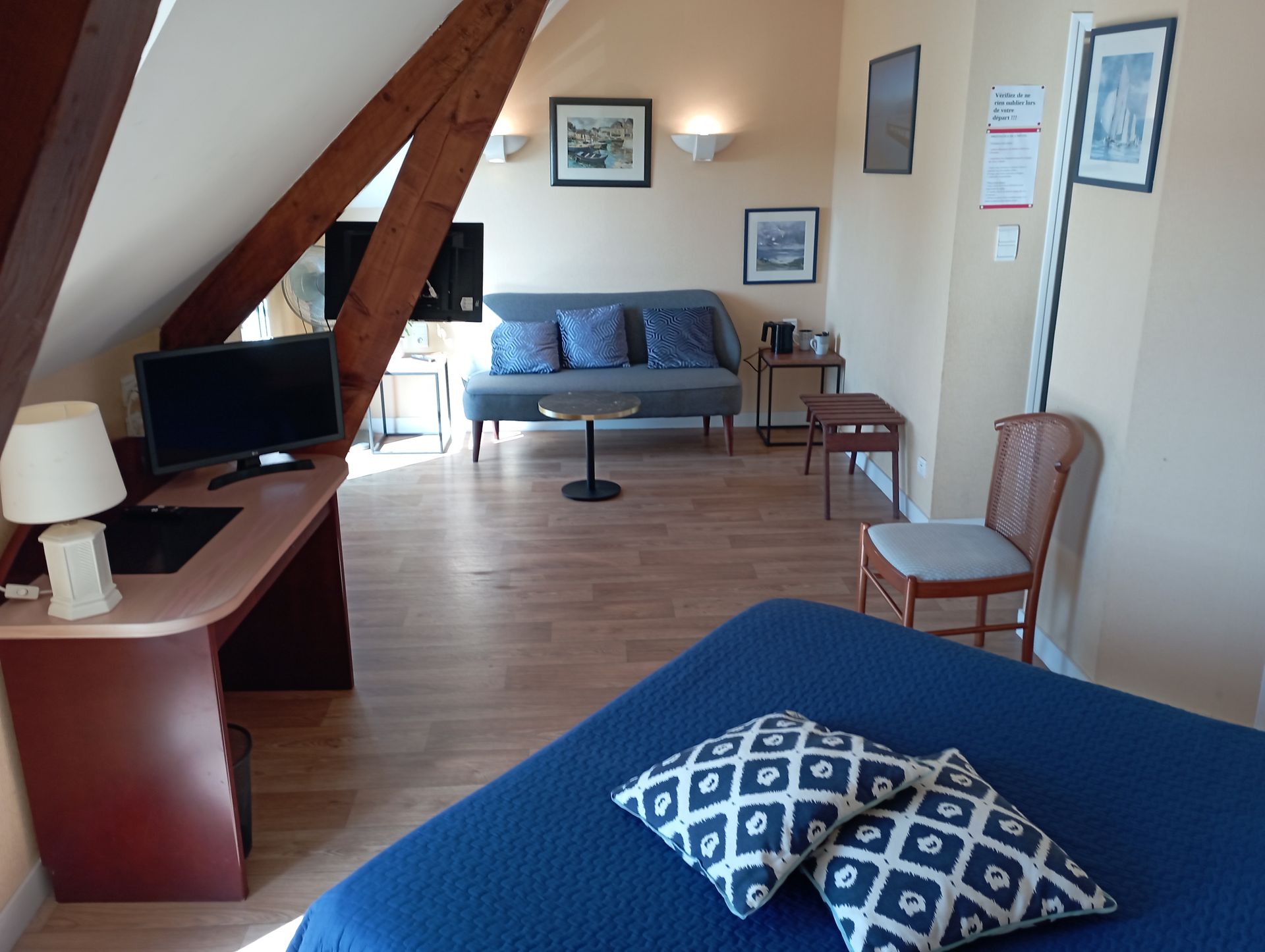 Chambre double avec canapé