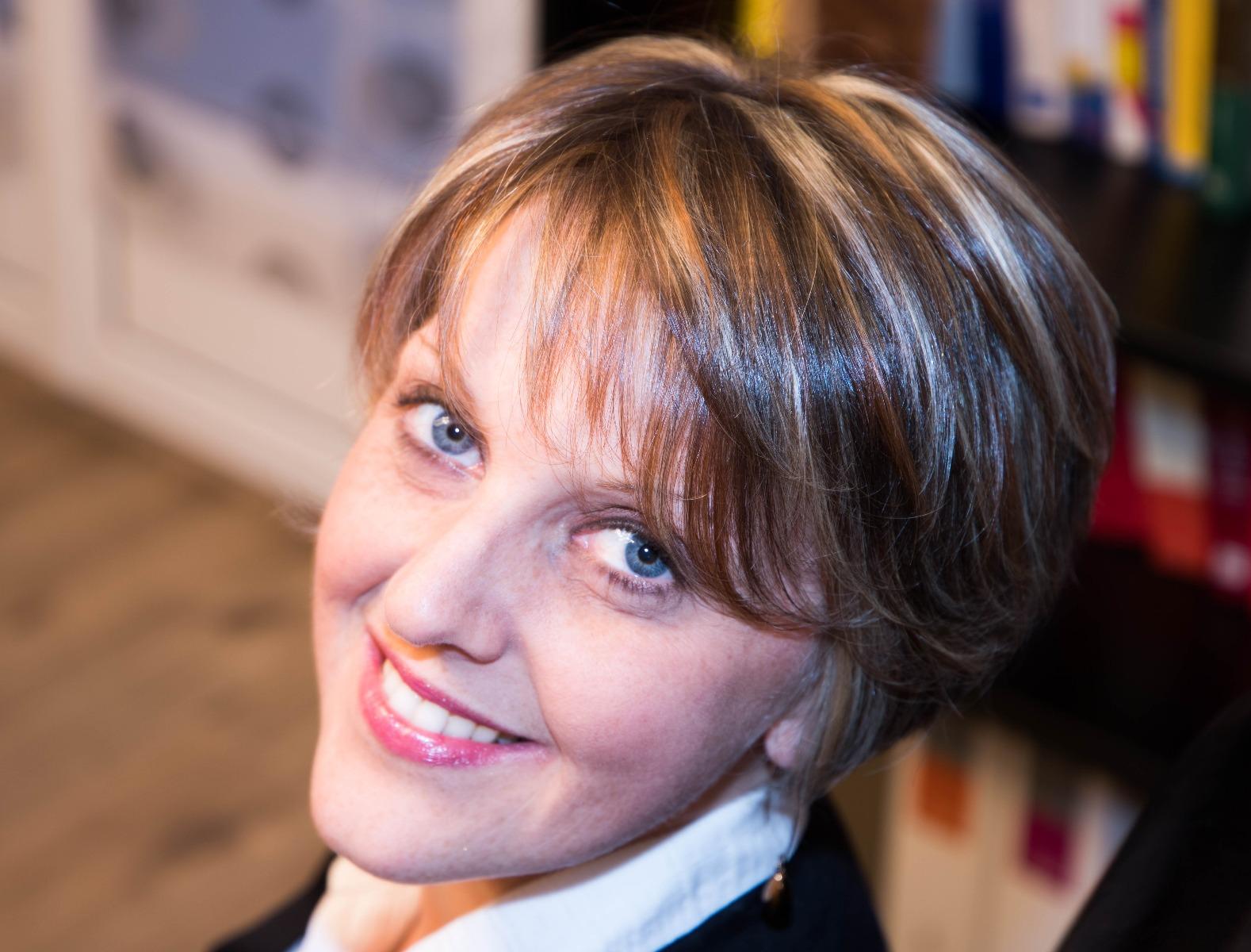 Maître Glorian de profil