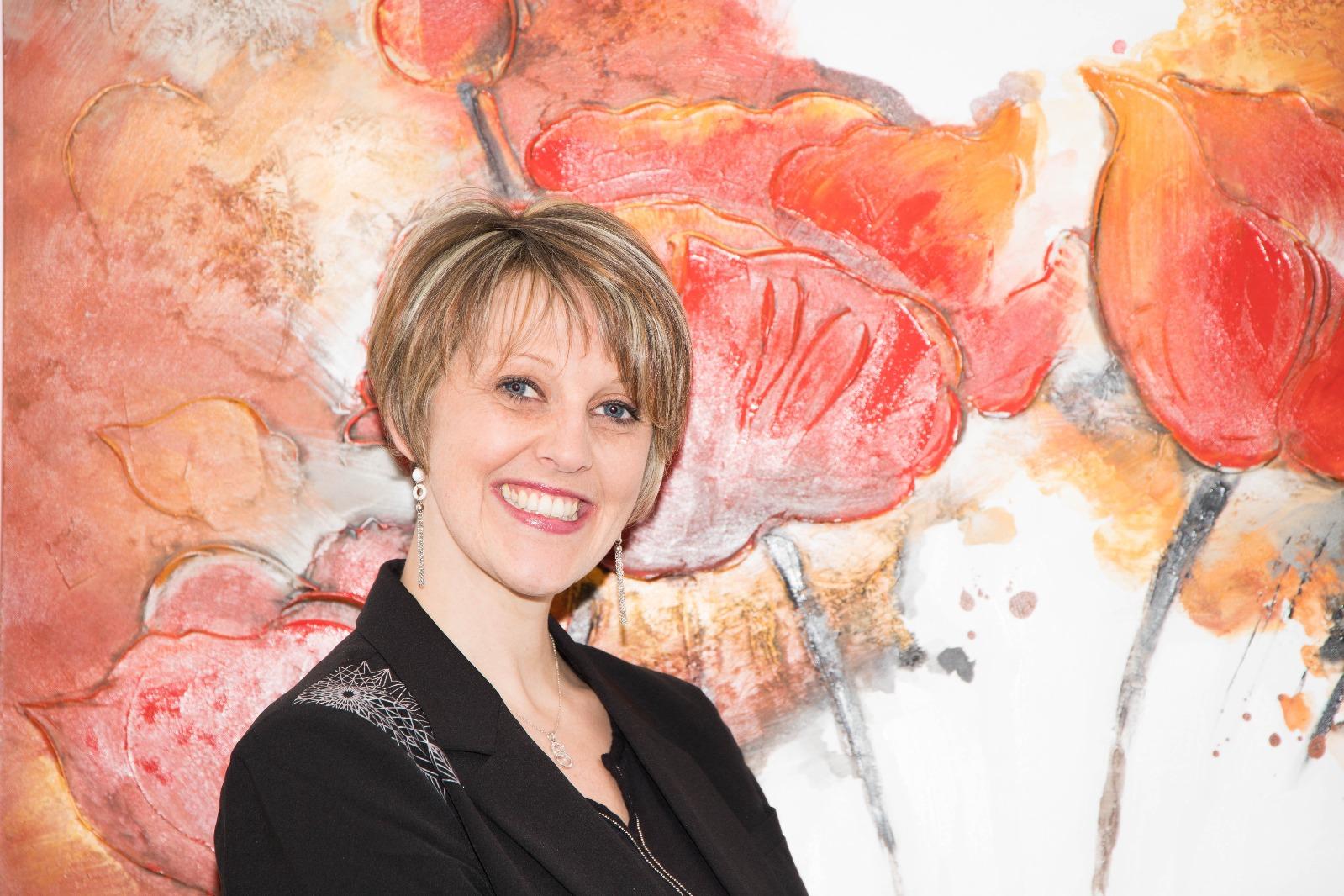 Maître Glorian devant un tableau