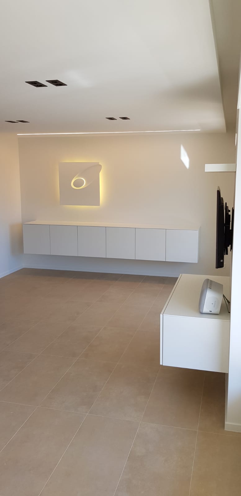 Bens Déco Rénovation 
Maison et Appartement 
Antibes  Côte d'Azur 
. Création Cuisine 
Rénovation Appartement Cuisine Antibes
Rénovation Intérieure CANNES LA BOCCA - MOUGINS - VALBONNE - BIOT - CAP D'ANTIBES
France
MAÇONNERIE 
Dépose soignée et évacuation des meubles CUISINE et OFFICE placards dressing et électroménager cumulus ainsi que la chape carrelage
Dépose soignée et évacuation cloison parpaing ou brique de la chambre  ainsi que les  portes cadres et  placard
Fourniture et pose porte plane chambre
Dépose soignée et évacuation des sanitaires et faience de la SALLE DE BAIN ainsi que la chape
Dépose soignée et évacuation de la faïence et sanitaire de la SALLE DE DOUCHE ainsi que la chape
Dépose soignée et évacuation de la faïence et sanitaire du TOILETTE ainsi que la chape, et le placard technique attenant
Fourniture et pose CHAPE et carrelage au choix style 60x60 SOL CUISINE, OFFICE, TOILETTE, SDD, SDB
Fourniture et pose carrelage au sol style 60x60 CHAMBRE 1 ET 2 et DÉGAGEMENT et SÉCHOIR 
PONÇAGE SOL MARBRE ENTRÉE, SÉJOUR, CHAMBRE : effectue un ponçage en quatre couches, à granulométrie croissante, et vous propose une finition au choix : mate, satinée, brillante.
PLOMBERIE 
 Fourniture et installation chauffe-eau électrique Plus stéatite vertical mural 200L style ATLANTIC avec son groupe de sécurité et siphon
Fourniture et installation clarinette de répartition des eaux chaudes et froides à côté du cumulus
2.3 Fourniture et installation des alimentations eaux chaudes et froides de la cuisine et des salles de bains dans les faux plafonds ou le sol 
Fourniture et installation des vidanges des salles de bains et cuisine
BENS DÉCO — 970 chemin de fontmerle, L'estagnol pervenche c, 06600 ANTIBES, France — Téléphone : 0625806760 Page 1 / 3 e-mail : jerome.bens@wanadoo.fr — EI — 481750065 — SIRET : 48175006500023 — 
Dépose et repose radiateurs
SALLE DE BAIN 
Fourniture et installation Baignoire rectangulaire 160 x 70 cm. En acrylique. A poser ou à encastrer. Avec plage de robinetterie sur gorge. Epaisseur de plaque 4 mm. Traitement de la surface externe par fibre de verre. Fond et bord renforcés. Receveur pleine masse à coller 120 x 80 blanc. Bonde inclue
Fourniture et installation Mitigeur bain-douche JOY chrome avec ensemble de douche + douchette Raindance S 120 3 jet, flexible ISIFLEX et support de douchette
Fourniture et installation Toilette suspendu style Bâti-support autoportant DUOFIX  avec sa plaque de déclenchement double touche SIGMA 01 Blanche ainsi que le Pack WC suspendu RENOVA semi-caréné abattant frein de chute
Fourniture et installation meuble Lavabo style DELPHA L90 origine chênes scie clair 3 tiroirs avec vasque céramique blanc brillant, pied carré, Siphon, Mitigeur REBRIS S110 CoolStart, Miroir rond Oslo 90 cm
Fourniture et pose Faïences murales style au choix Remise en forme du faux plafond BA13
SALLE DE DOUCHE 
Fourniture et installation Receveur DAILLY'O 180x80 Blanc Ardoise avec bonde Slim
Fourniture et installation colonne de douche style Showerpipe Crometta S 240
Fourniture et installation Meuble de salle de bain sous vasque Alterna PRIMEO 60 cm Blanc/Bois, avec vasque céramique, mitigeur et miroir et spot
Fourniture et pose Faïences murales style au choix Remise en forme du faux plafond BA13
TOILETTE ENTRÉE 
Fourniture et installation Meuble de salle de bain sous vasque Alterna PRIMEO 60 cm Blanc/Bois, avec vasque céramique, mitigeur et miroir et spot
Fourniture et installation Toilette suspendu style Bâti-support autoportant DUOFIX 112cm avec ça plaque de déclenchement double touche SIGMA 01 Blanche ainsi que le Pack WC suspendu RENOVA semi-caréné abattant frein de chute
Fourniture et pose Faïences murales style au choix 
PEINTURE INTÉRIEUR 
PLAFOND Grattage et ouverture des fissures, pose enduits appropriés finition lisse, peinture plafond mat blanc
MURS Grattage et ouverture des fissures, pose enduits appropriés finition lisse peinture velouté couleur au choix
PORTES et RADIATEURS Pose 2 couches de peinture couleur à l'identique y compris préparation