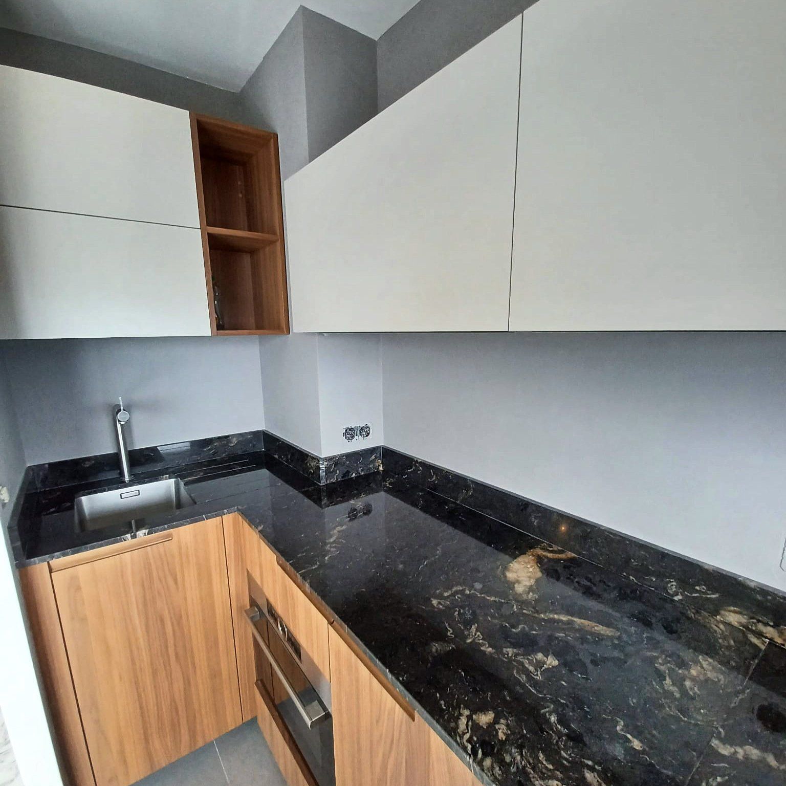 Bens Déco Rénovation 
Maison et Appartement 
Antibes  Côte d'Azur 
. Cuisine 
MAÇONNERIE 
Dépose soignée et évacuation des meubles CUISINE et OFFICE placards et électroménager cumulus ainsi que la chape carrelage
Dépose soignée et évacuation cloison parpaing ou brique de la chambre ainsi que les portes cadres et  placard
Fourniture et pose porte plane chambre
Dépose soignée et évacuation des sanitaires et faience de la SALLE DE BAIN ainsi que la chape
Dépose soignée et évacuation de la faïence et sanitaire de la SALLE DE DOUCHE ainsi que la chape
Dépose soignée et évacuation de la faïence et sanitaire du TOILETTE ainsi que la chape, et le placard technique attenant
Fourniture et pose CHAPE et carrelage au choix SOL CUISINE, OFFICE, TOILETTE, SDD, SDB
Fourniture et pose carrelage au sol  CHAMBRE 
PONÇAGE SOL MARBRE ENTRÉE, SÉJOUR, CHAMBRE effectue un ponçage en quatre couches, à granulométrie croissante , et vous propose une finition au choix : mate, satinée, brillante.
PLOMBERIE
 Fourniture et installation chauffe-eau électrique Plus stéatite vertical mural style ATLANTIC avec son groupe de sécurité et siphon
Fourniture et installation clarinette de répartition des eaux chaudes et froides à côté du cumulus
Fourniture et installation des alimentations eaux chaudes et froides de la cuisine et des salles de bains dans les faux plafonds ou le sol 
Fourniture et installation des vidanges des salles de bains et cuisine
Dépose et repose radiateurs
SALLE DE BAIN 
Fourniture et installation Baignoire rectangulaire En acrylique à poser ou à encastrer. Avec plage de robinetterie sur gorge. Epaisseur de plaque. Traitement de la surface externe par fibre de verre. Fond et bord renforcés.Receveur pleine masse à coller. Bonde inclue
Fourniture et installation Mitigeur bain-douche JOY chrome avec ensemble de douche + douchette Raindance 3 jet, flexible ISIFLEX et support de douchette
Fourniture et installation Toilette suspendu style Bâti-support autoportant DUOFIX avec csa plaque de déclenchement double touche SIGMA Blanche ainsi que le Pack WC suspendu RENOVA semi-caréné abattant frein de chute
Fourniture et installation meuble Lavabo style DELPHA origine chênes scie clair 3 tiroirs avec vasque céramique blanc brillant, pied carré, Siphon, Mitigeur REBRIS CoolStart, Miroir rond Oslo 
Fourniture et pose Faïences murales style au choix Remise en forme du faux plafond BA13
SALLE DE DOUCHE 
Fourniture et installation Receveur DAILLY'O Blanc Ardoise avec bonde Slim
Fourniture et installation colonne de douche style Showerpipe Crometta 
Fourniture et installation Meuble de salle de bain sous vasque Alterna PRIMEO  Blanc/Bois, avec vasque céramique, mitigeur et miroir et spot
Fourniture et pose Faïences murales style au choix Remise en forme du faux plafond BA13
TOILETTE ENTRÉE 
Fourniture et installation Meuble de salle de bain sous vasque Alterna PRIMEO  Blanc/Bois, avec vasque céramique, mitigeur et miroir et spot
Fourniture et installation Toilette suspendu style Bâti-support autoportant DUOFIX  avec sa plaque de déclenchement double touche SIGMA 01 Blanche ainsi que le Pack WC suspendu RENOVA semi-caréné abattant frein de chute
Fourniture et pose Faïences murales style au choix 
PEINTURE INTÉRIEUR 
PLAFOND Grattage et ouverture des fissures, pose enduits appropriés finition lisse, peinture plafond mat blanc
MURS Grattage et ouverture des fissures, pose enduits appropriés finition lisse peinture velouté couleur au choix
PORTES et RADIATEURS: Pose 2 couches de peinture couleur à l'identique y compris préparation
BENS DÉCO 06600 ANTIBES, France — Téléphone : 0625806760 e-mail : jerome.bens@wanadoo.fr SIRET : 48175006500023 
