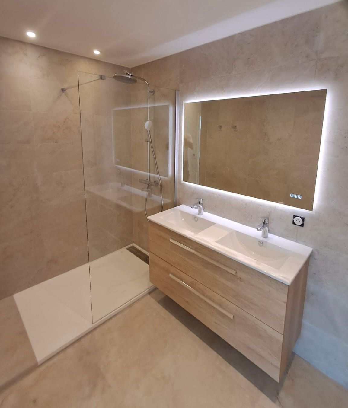 Bens Déco Rénovation Antibes, Côte d'Azur, French Riviera, Alpes Maritimes. Entreprise de Travaux de Rénovation Générale - Coordination de Travaux Seconds Œuvres. Maison . Villa . Appartement . Commerce.
Rénovation Générale - Création Concept (Home Staging) - Architecture Intérieur.
Salle de Bains - Revêtement de Sol et Mur - Isolation Doublage Faux Plafond - Plomberie - Électricité - Peinture - Fourniture et Pose.
En Image Chantier Roi Soleil Antibes :
- Dépose / Démolition soignée et évacuation ancien 
- Reprise des évacuations / arrivées eaux chaudes et froides douche, lavabo, PVC 
- Remise en forme des prises interrupteur et plafonnier 
- Création d'un faux plafond avec spots leds 
- Création d'un murs BA13 hydrofuge 
- Fourniture et pose carrelage sol et faience murale en grès cérame `
- Fourniture et installation Receveur avec caniveau bonde, Paroi de douche, Colonne de douche 
- Fourniture et pose Meuble Chêne Naturel avec double vasque céramique et mitigeur et son miroir avec led rétro éclairé 
- Fourniture et pose Toilette suspendu
- Mise en peinture des plafond et murs en velouté blanc et reprise enduits lisse. 
- Protection et Nettoyage.
http://www.bensdeco-peinture-renovation-06.fr/ 
Jerome.bens@wanadoo.fr 
06 25 80 67 60