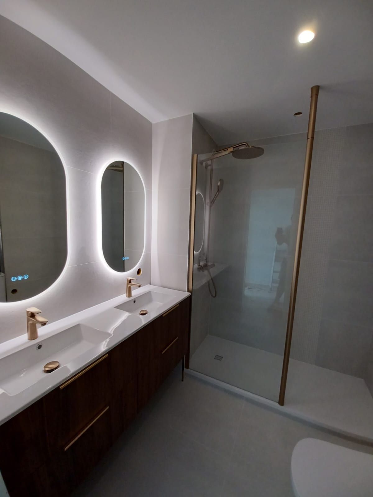 Rénovation Salle De Bain
Dépose soignée et évacuation de la faïence et sanitaire et faux plafond, placard, murs de séparation.
Création d'une alimentation eau chaude et froide de la salle de bain en multi- couche : Départ de la nourrice sous le chauffe eau, inclus le coffre ou goulotte apparence blanche
Remise à neuf de l'évacuation PVC des sanitaires
Fourniture et installation prises électrique dans la chambre et salle de bain 
Fourniture et installation spots leds 
Fourniture et installation  arrivée électrique applique miroir
Création d'un faux plafond BA13 hydrofuge
Fourniture et pose BA13 hydrofuge Murs de la SDB
Fourniture et pose cloison BA13 sur armature acier avec isolation thermique pour séparation chambre SDB
Fourniture et fixation au mur porte double avec montant bois et charnière, création d'un mur carreau de plâtre
Installation des  portes existantes préalablement démontées Fourniture et installation VMC simple flux 
Création d'une chape pour coin baignoire et douche en mortier avec Receveur Rec One Blanc avec bonde et grille carré
Fourniture et pose faïence espace bain douche style Banwolf Licata bleu Vetro
Fourniture et pose carrelage sol dans la salle de bain style aspect ciment 
Fourniture et installation baignoire ilot ovale style ELISA  avec trop plein finition blanc brillant
Fourniture et installation Mitigeur bain-douche JOY chrome avec ensemble de douche + douchette Raindance S 120 3 jets, flexible ISIFLEX et support de douchette
Fourniture et installation Paroi Douche style Solva Pro walk in 150 verre 8mm profilés argent brillant
Fourniture et installation Sèche-serviettes électrique programmable Alterna 750W + soufflerie 1000W tube rond 
Fourniture et installation Colonne de douche style Showerpipe Crometta S 240 Mitigeur Thermostatique Douche Chrome
Fourniture et installation de 2 Vasques rondes à poser en blanc brillant avec 2 mitigeurs lavabo Joy chrome
Installation meuble lavabo avec 2 miroirs Installation meuble chambre
Fourniture et pose peinture mat ou velouté sur le plafond et murs SDB et Chambre
SALLE DE BAIN 
Dépose soignée et évacuation des sanitaires, faïence ainsi que le carrelage sol
Fourniture et pose Receveur style pleine masse blanc ardoise Bonde inclue
Fourniture et pose Paroi de douche
Fourniture et installation meuble Lavabo design  avec vasque céramique, Siphon, Mitigeur, Miroir 
Fourniture et installation Pack WC 
Fourniture et pose Carrelage au sol grès cérame
Fourniture et pose Faïences murales Fourniture et pose faux plafond BA13 standard sur armature acier
PLOMBERIE 
Remise à neuf des eaux chaude et froide pour l'évier , Douche, Lavabo, , Toilette
Remise à neuf de l'évacuation des sanitaires en PVC Fourniture et pose nourrice dans placard technique
SALLE DE BAIN Fourniture et installation Baignoire rectangulaire En acrylique à poser ou à encastrer. Avec plage de robinetterie sur gorge. Epaisseur de plaque. Traitement de la surface externe par fibre de verre. Fond et bord renforcés. Receveur pleine masse à coller. Bonde inclue Fourniture et installation Mitigeur bain-douche JOY chrome avec ensemble de douche + douchette Raindance 3 jet, flexible ISIFLEX et support de douchette Fourniture et installation Toilette suspendu style Bâti-support autoportant DUOFIX avec sa plaque de déclenchement double touche SIGMA Blanche ainsi que le Pack WC suspendu RENOVA semi-caréné abattant frein de chute Fourniture et installation meuble Lavabo style DELPHA origine chênes scie clair 3 tiroirs avec vasque céramique blanc brillant, pied carré, Siphon, Mitigeur REBRIS CoolStart, Miroir rond Oslo Fourniture et pose Faïences murales style au choix Remise en forme du faux plafond BA13
SALLE DE DOUCHE Fourniture et installation Receveur DAILLY'O Blanc Ardoise avec bonde SlimFourniture et installation colonne de douche style Showerpipe Crometta Fourniture et installation Meuble de salle de bain sous vasque Alterna PRIMEO  Blanc/Bois, avec vasque céramique, mitigeur et miroir et spotFourniture et pose Faïences murales style au choix Remise en forme du faux plafond BA13
TOILETTE ENTRÉE Fourniture et installation Meuble de salle de bain sous vasque Alterna PRIMEO  Blanc/Bois, avec vasque céramique, mitigeur et miroir et spot Fourniture et installation Toilette suspendu style Bâti-support autoportant DUOFIX  avec sa plaque de déclenchement double touche SIGMA 01 Blanche ainsi que le Pack WC suspendu RENOVA semi-caréné abattant frein de chuteFourniture et pose Faïences murales style au choix. 
PEINTURE 
PLAFOND Grattage et ouverture des fissures, pose enduits appropriés finition lisse, peinture plafond mat blanc
MURS Grattage et ouverture des fissures, pose enduits appropriés finition lisse peinture velouté couleur au choix
                                                                                                                        BENS DÉCO — 06600 ANTIBES, France — Téléphone : 0625806760  e-mail : jerome.bens@wanadoo.fr  SIRET : 48175006500023
BENS DÉCO RÉNOVATION ANTIBES TRAVAUX SECONDS OEUVRES 
Devis Gratuit
ANTIBES FRANCE CÔTE D'AZUR ALPES MARITIMES