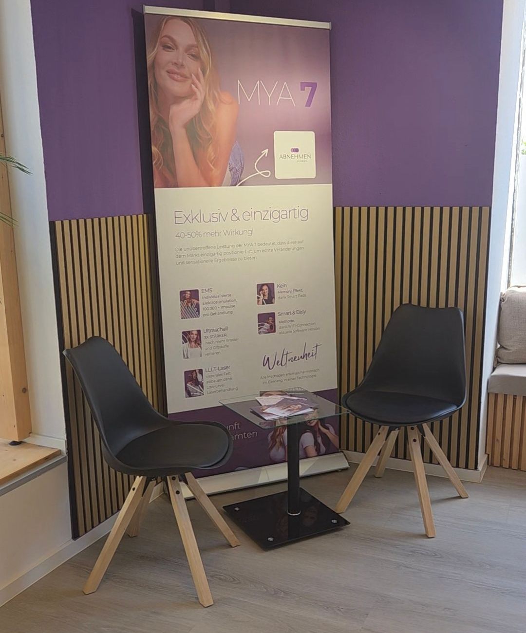 Behandlungszimmer mit einer Liege von Abnehmen im Liegen