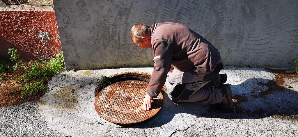 Vidange de fosse septique avant