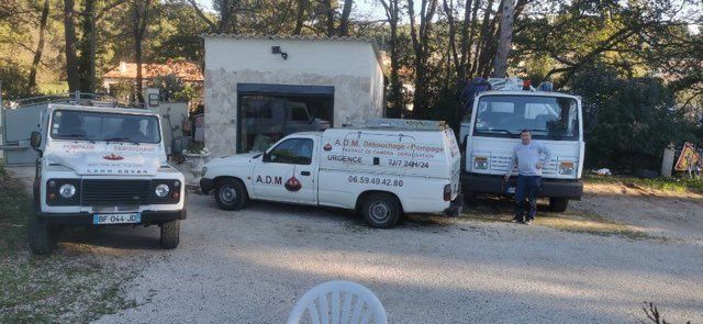 Véhicule pour travaux d'assainissement