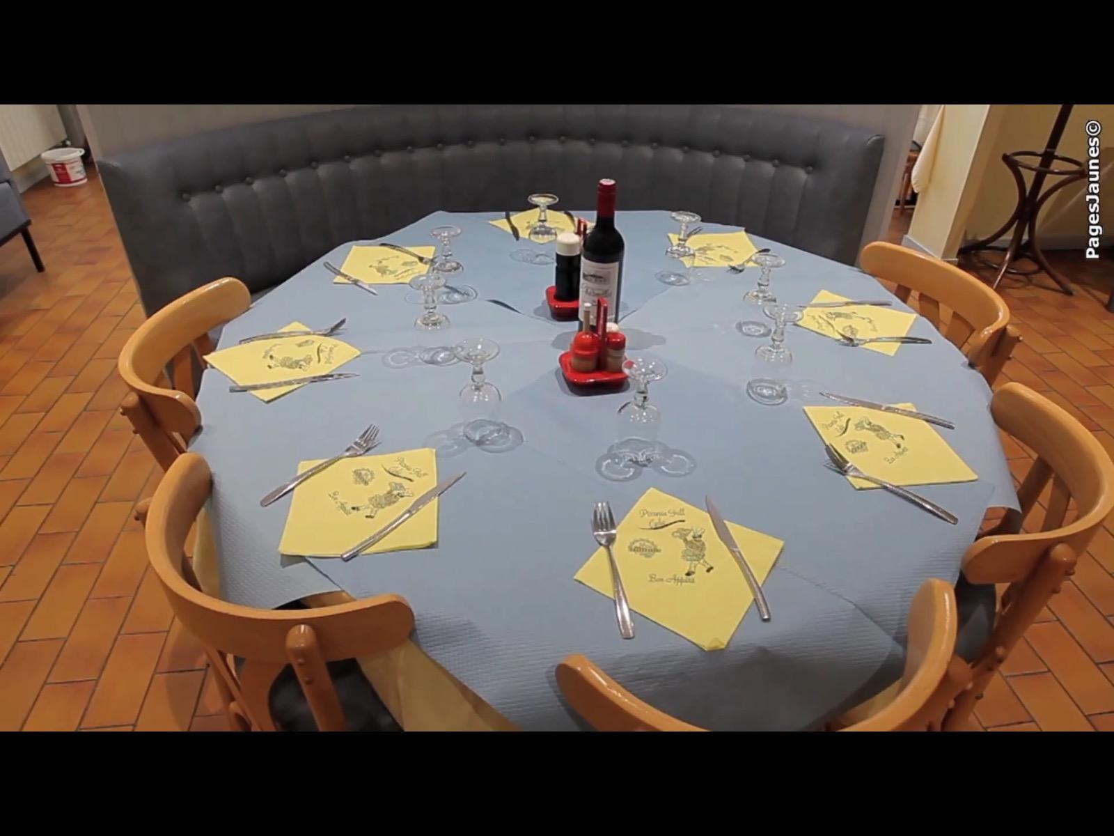 Restaurant - table ronde 8 couverts