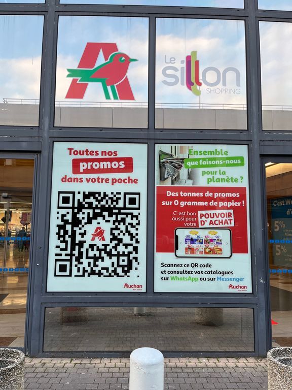 Décoration de vitrine Auchan