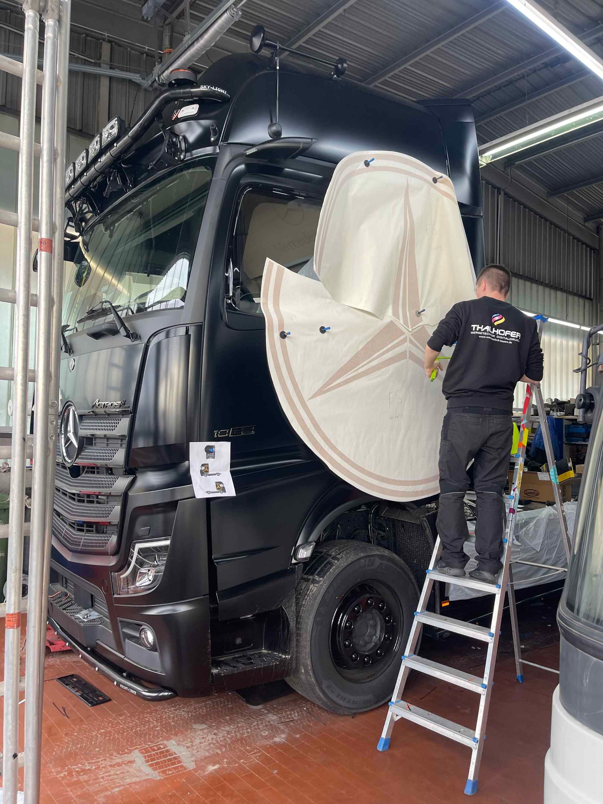 Fahrzeugfolierung eines LKW für Mercedes