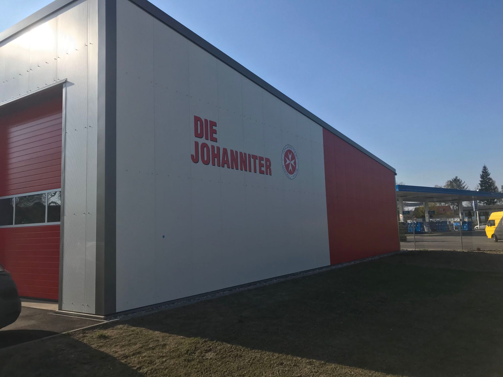 Fassadenbeschriftung von Die Johanniter