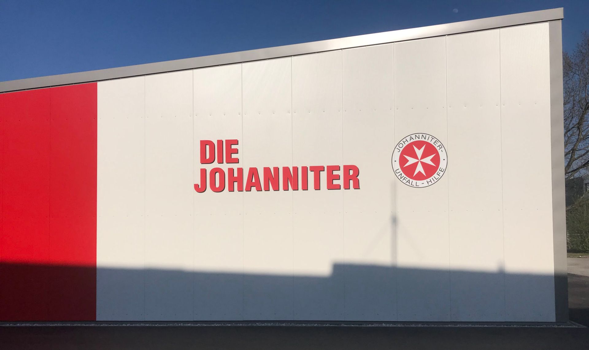 Fassadenbeschriftung von Die Johanniter