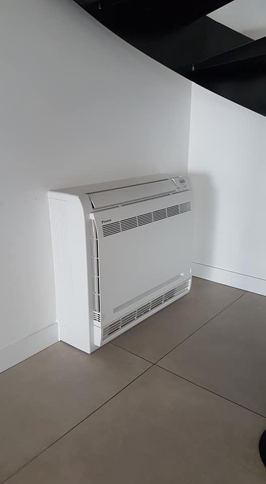 Un système de climatisation à l'intérieur d'une maison