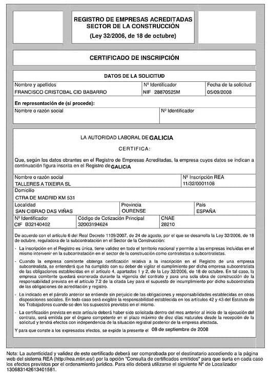 Un papel blanco con mucho texto.