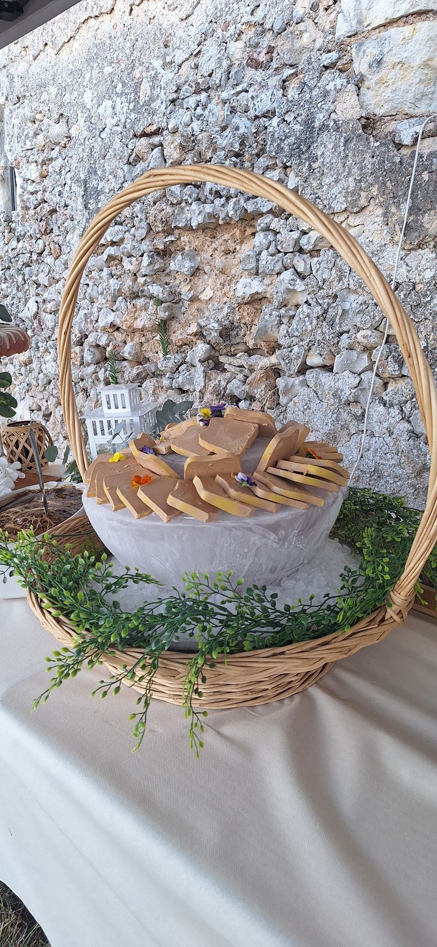 Panier de foie gras sur sa glace