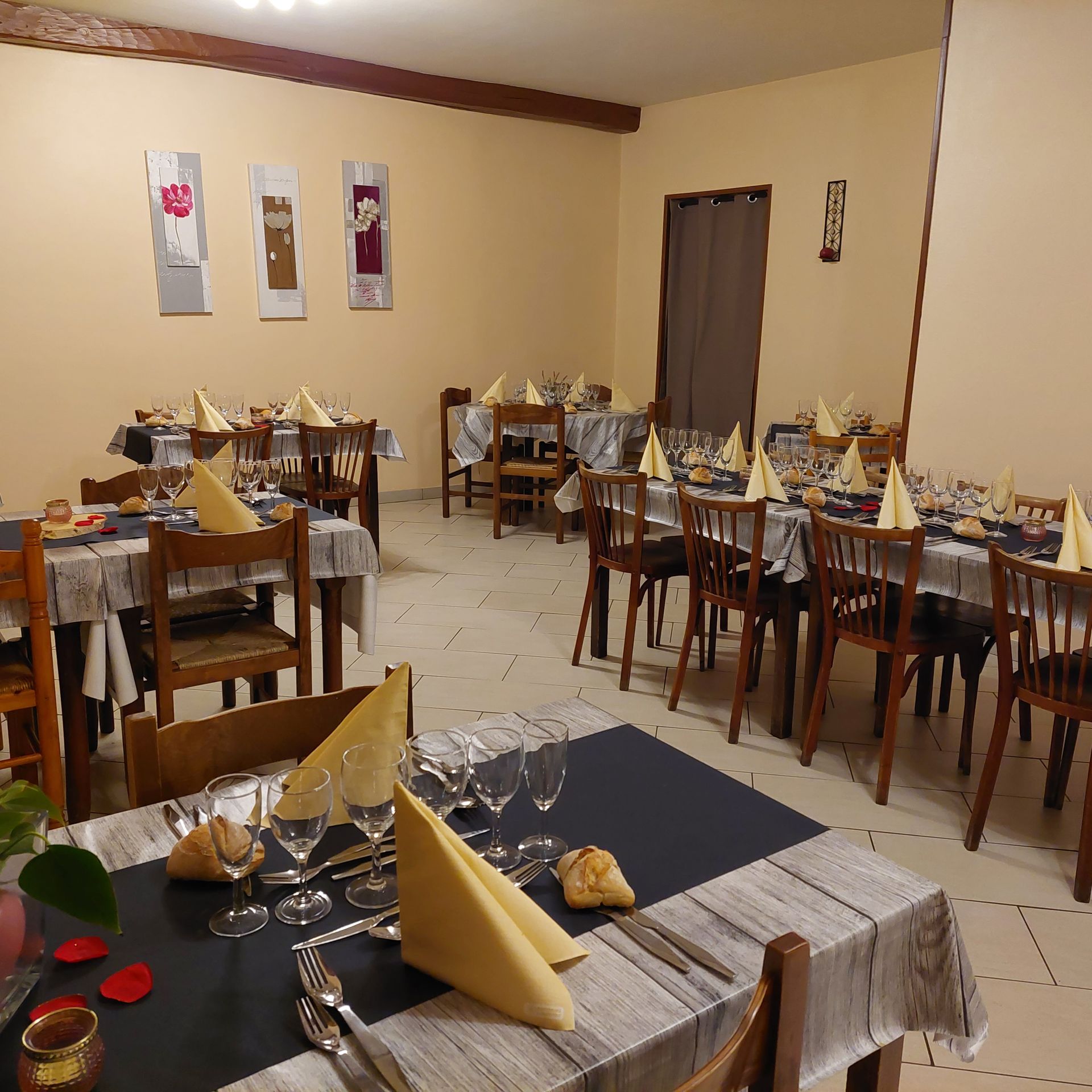 Salle du restaurant pour la Saint-Valentin