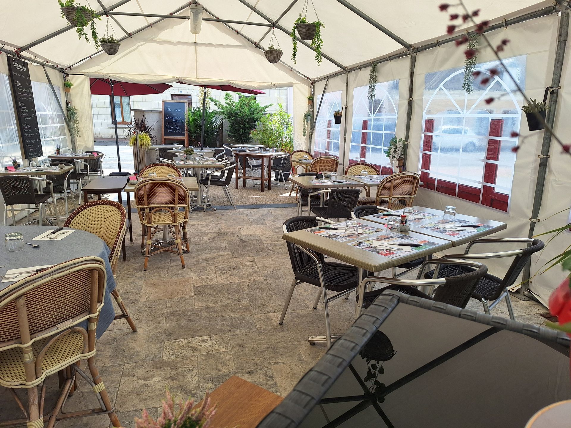 Terrasse extérieure couverte