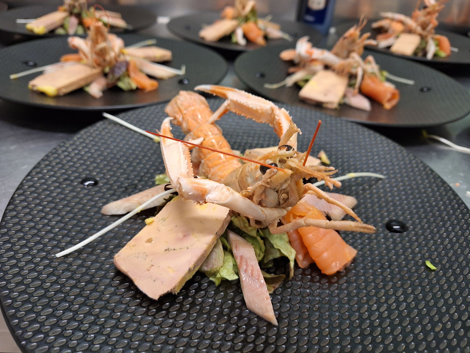 Un buffet froid proposé pour un repas de famille