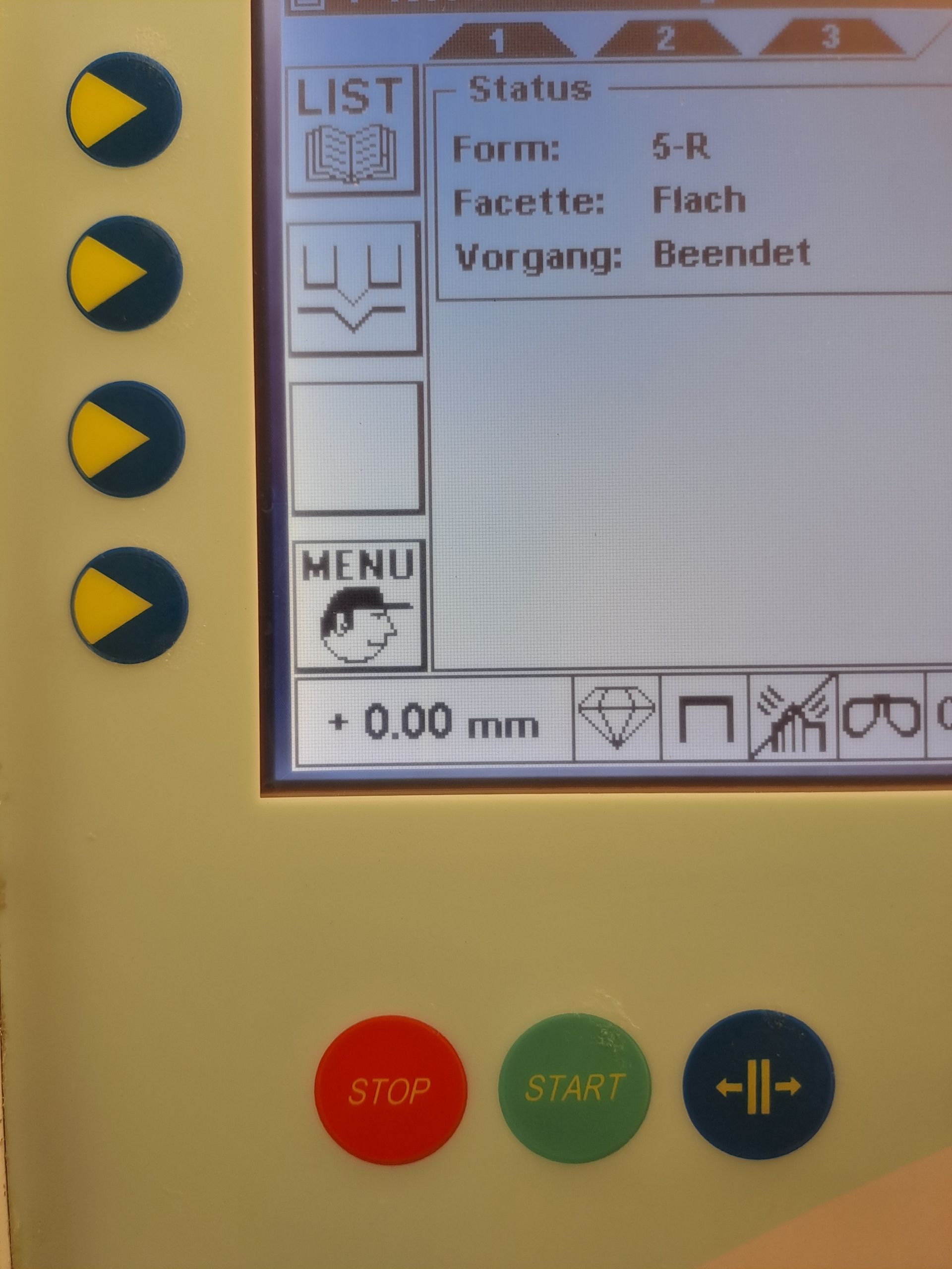 Ein Computerbildschirm zeigt ein Menü und eine Stopptaste an