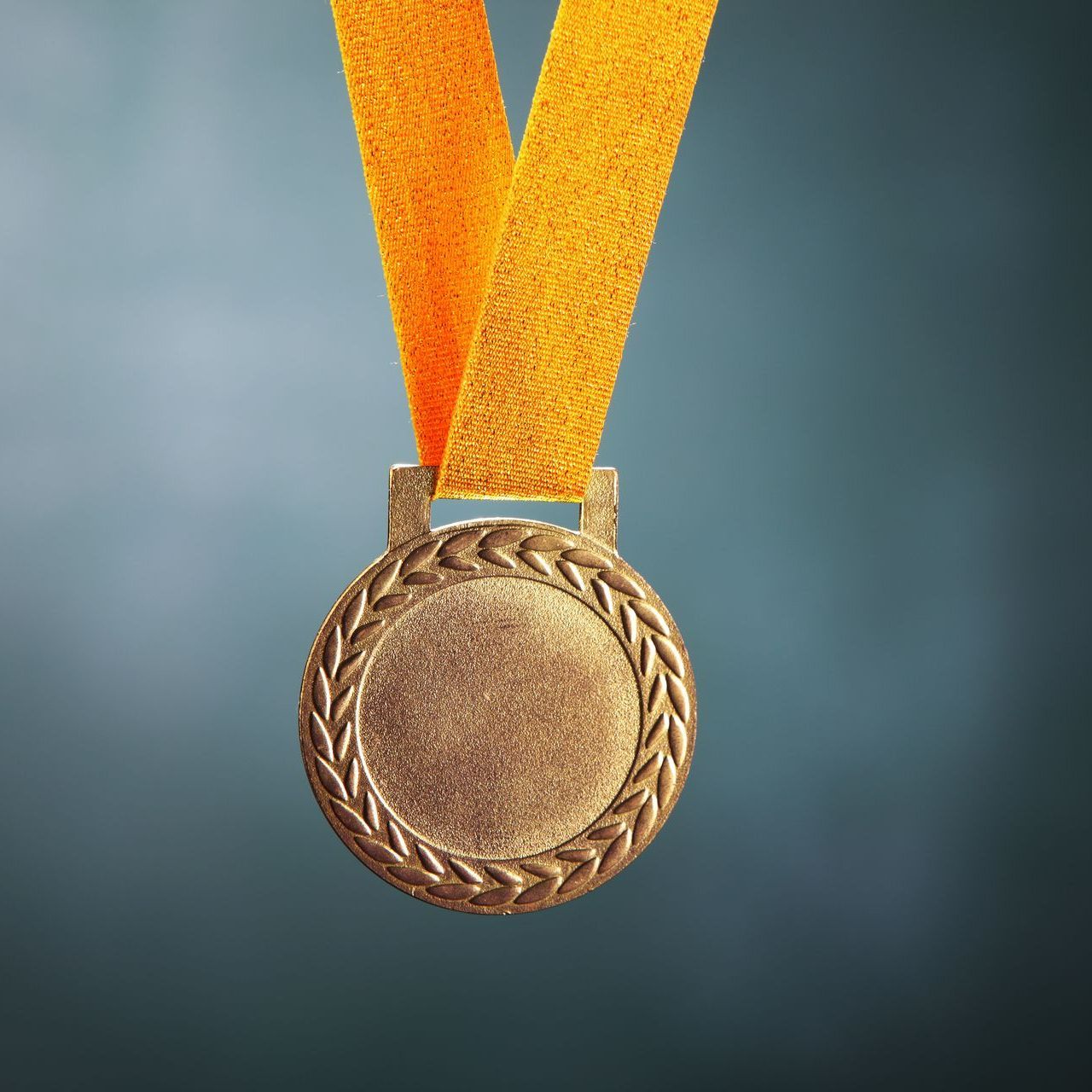 Médaille avec ruban orange