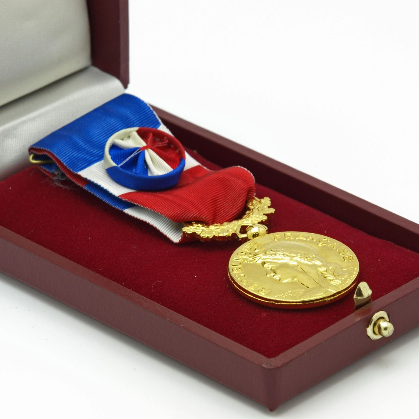 Médaille dans un écrin rouge