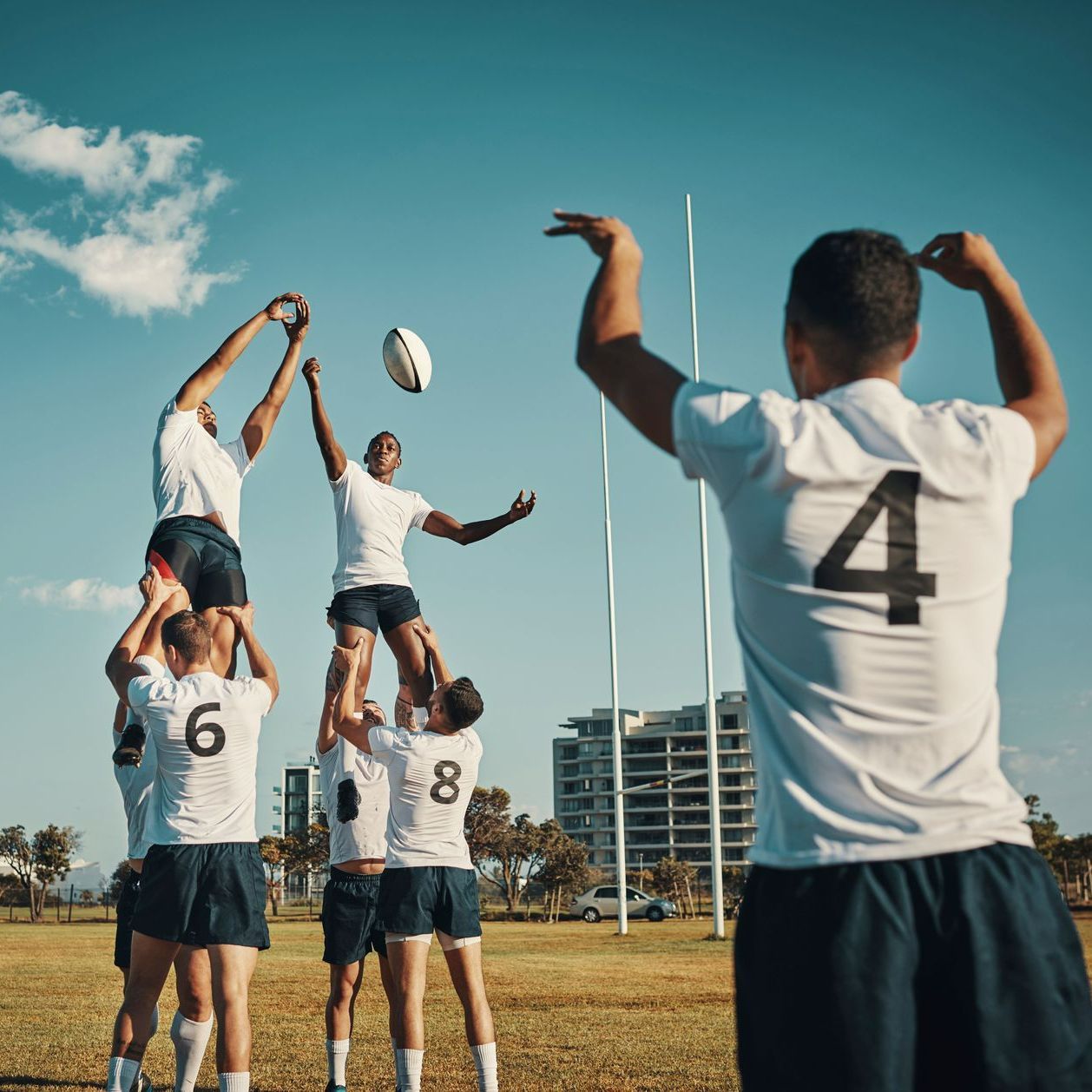 Joueurs de rugby avec maillots de sports personnalisés