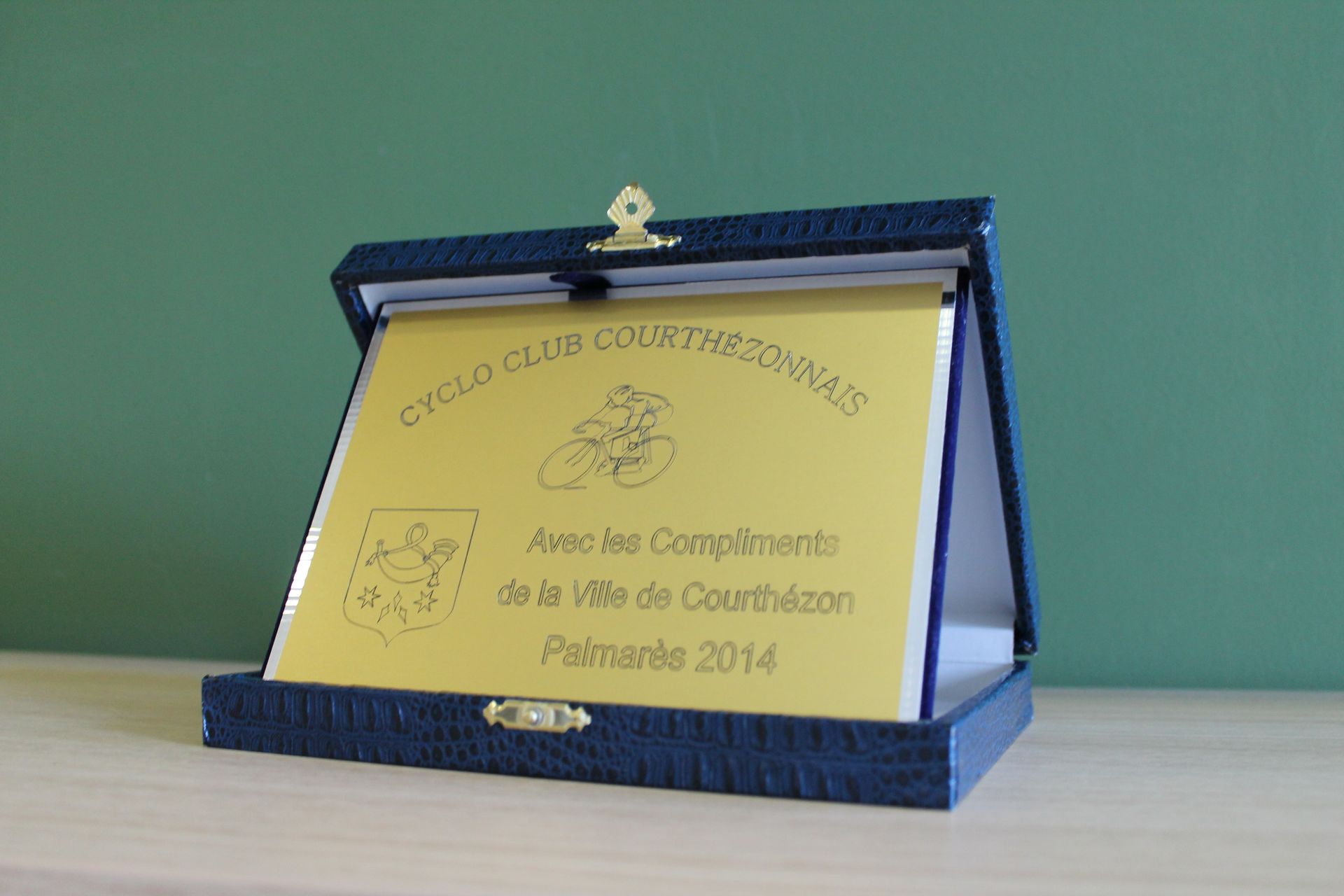 Trophée dans un écrin.