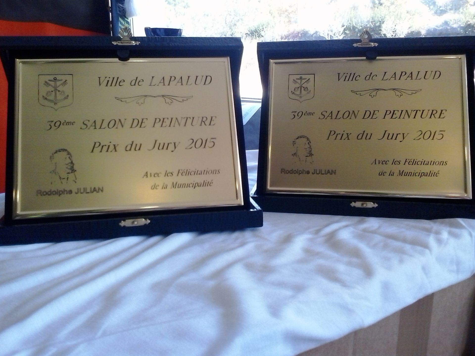 trophée plaque en métal gravé dans un écrin