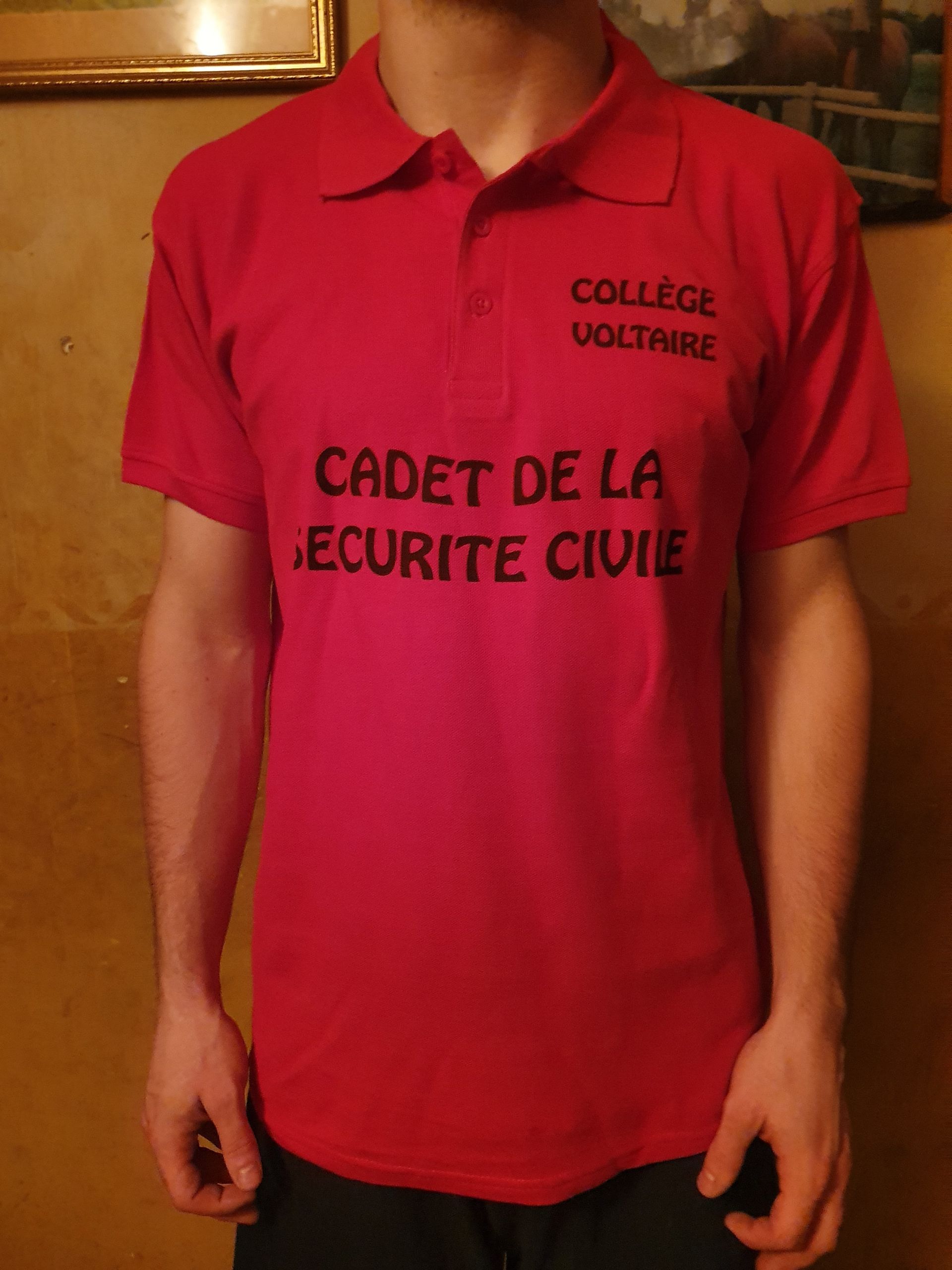 Impression sur un tee-shirt rouge