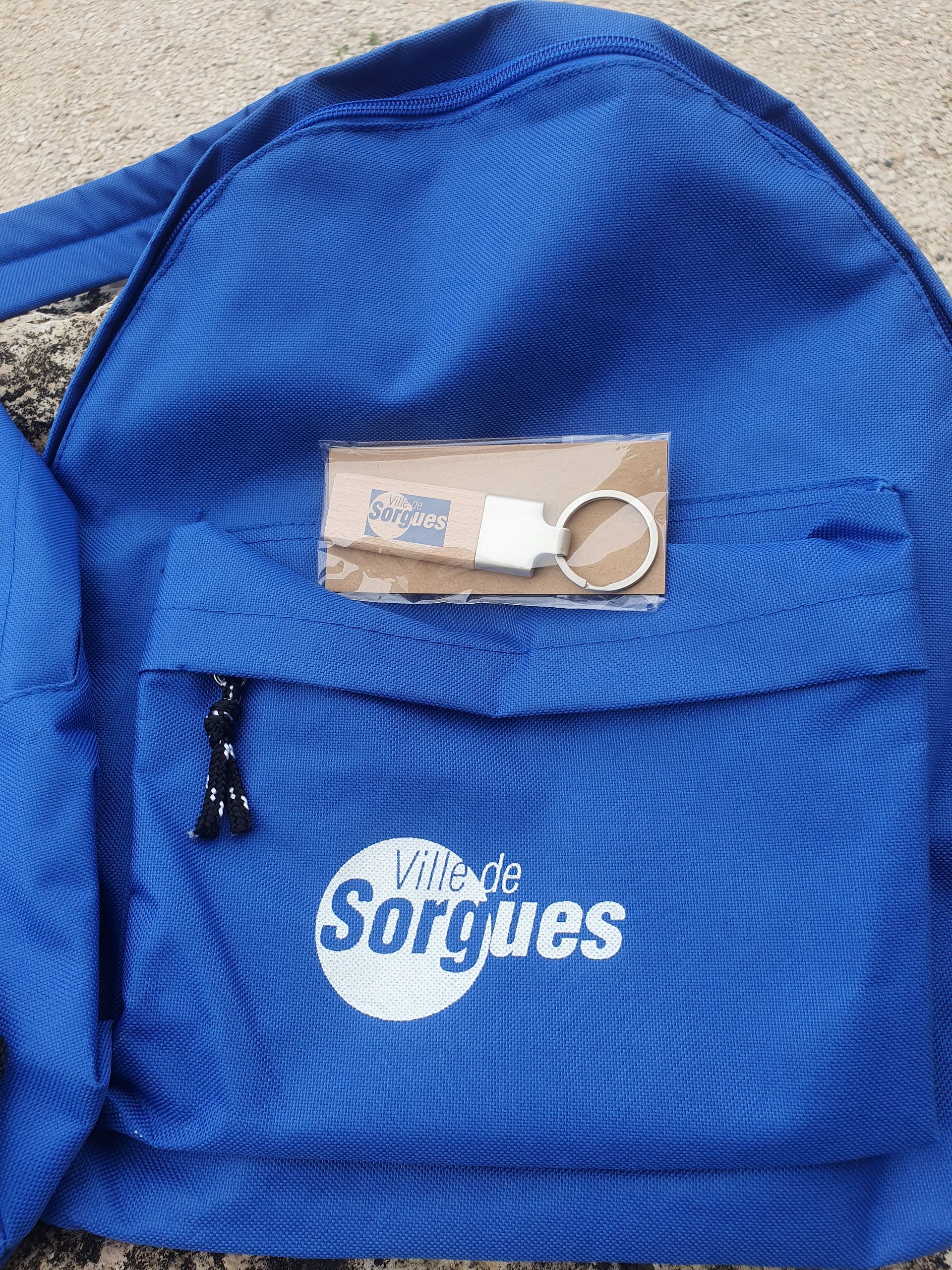 sac à dos et porte clé floqués