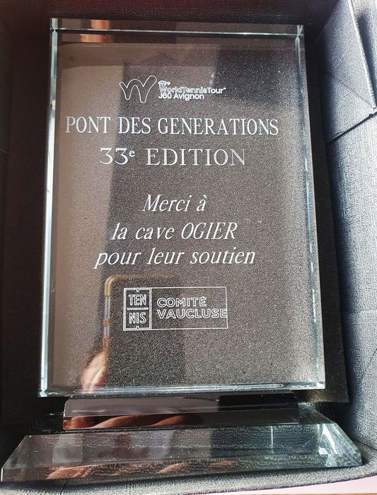Trophée en verre gravé