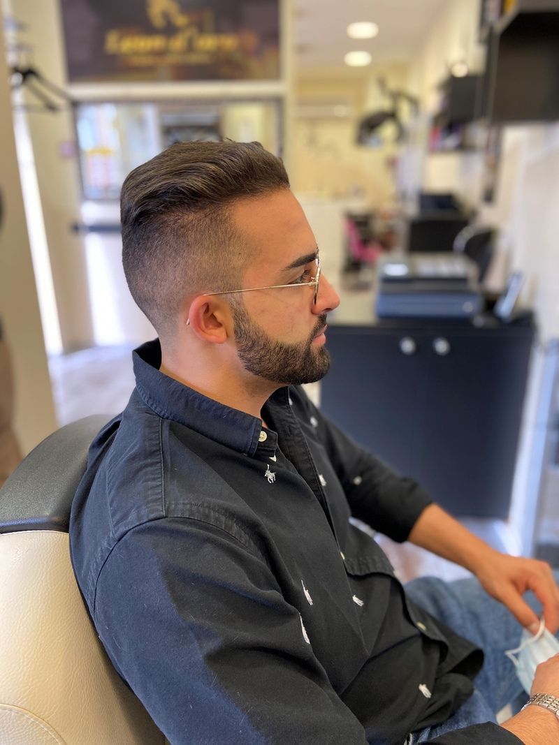 taglio moderno da uomo