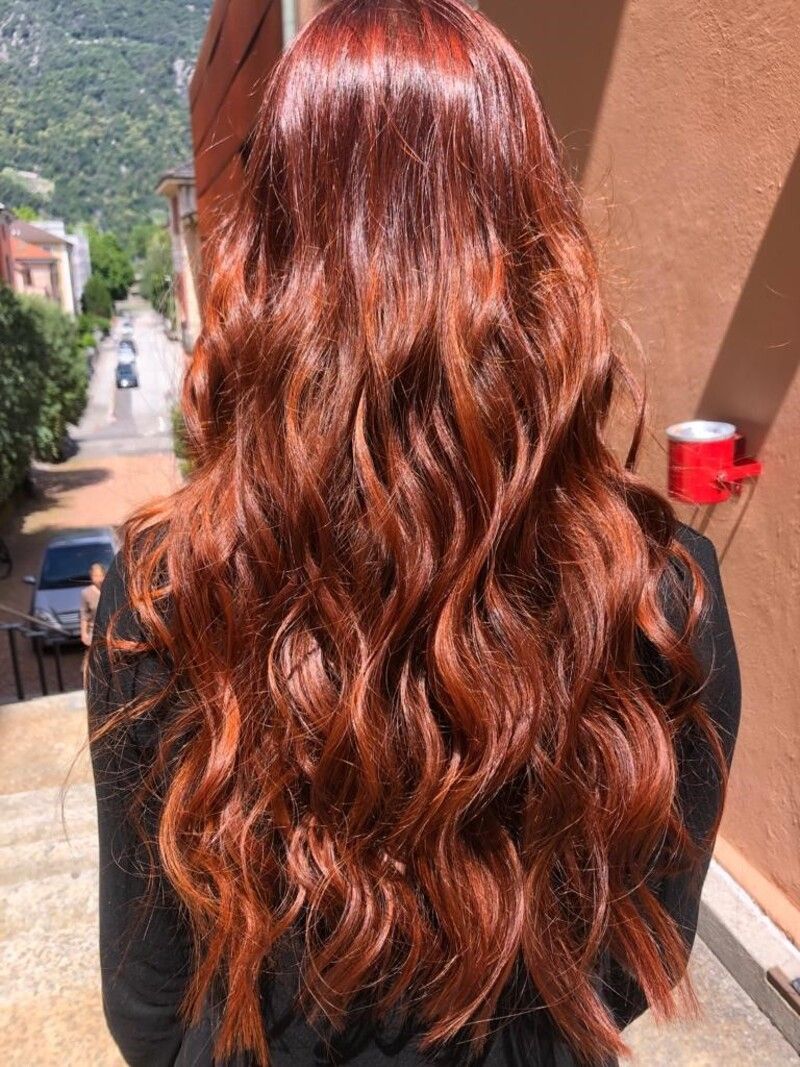 capelli mossi rossi