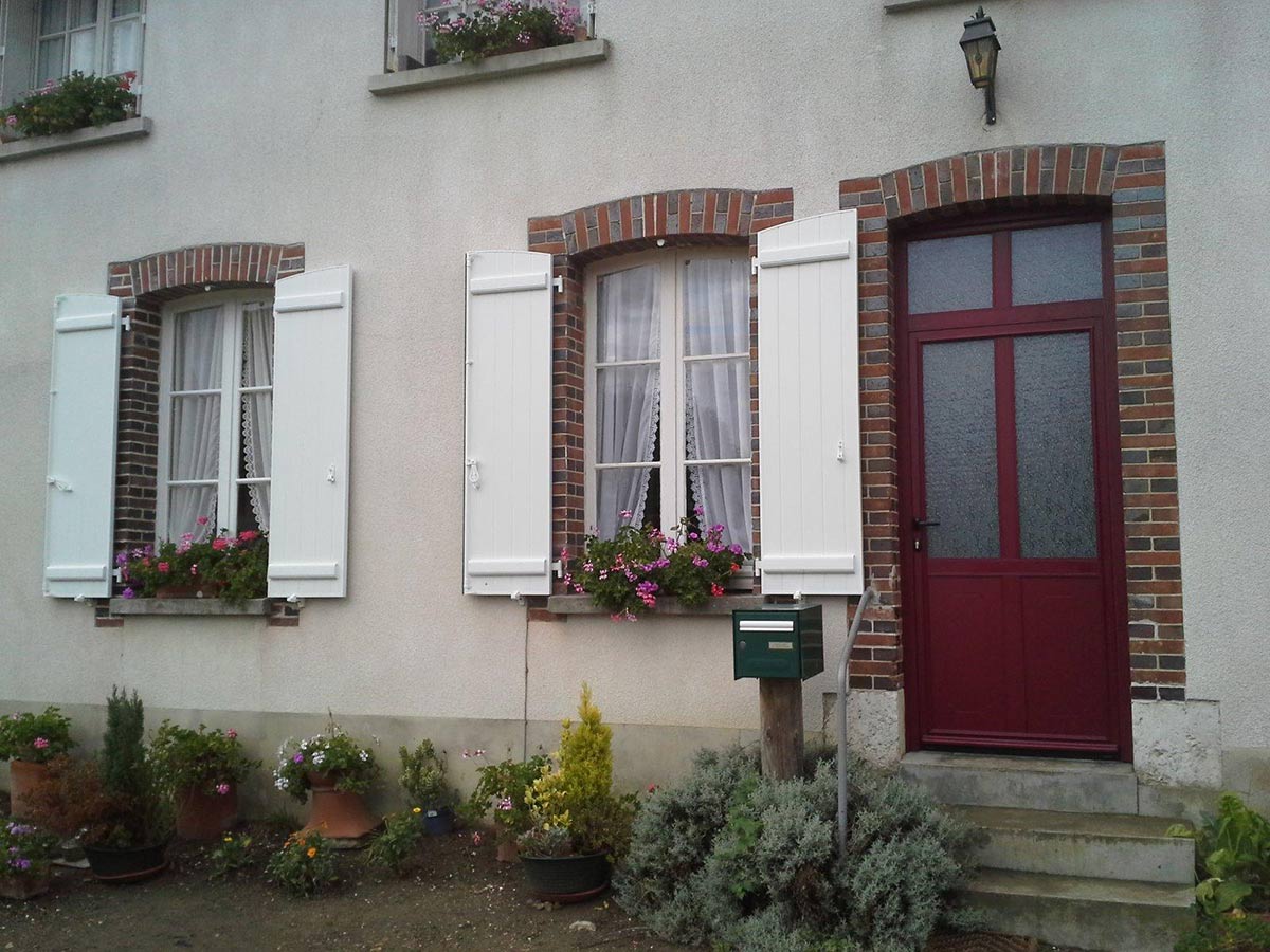 Porte d'entrée bordeaux