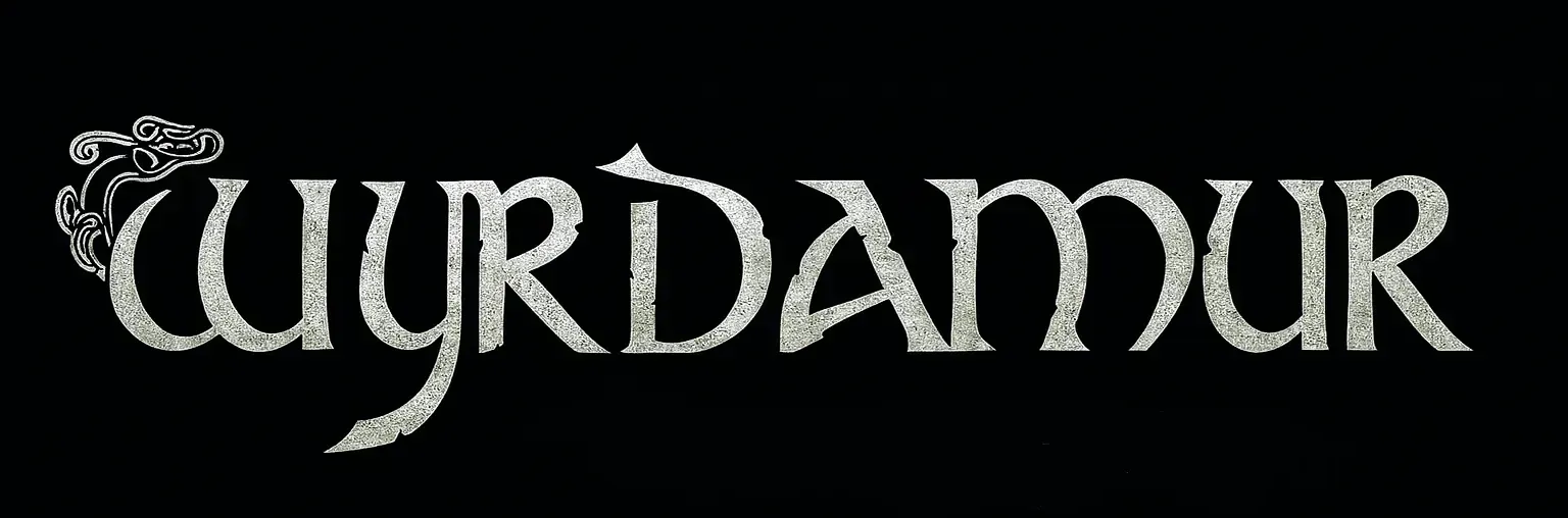 Logotipo de Wyrdamur en letras plateadas ornamentadas sobre un fondo negro.