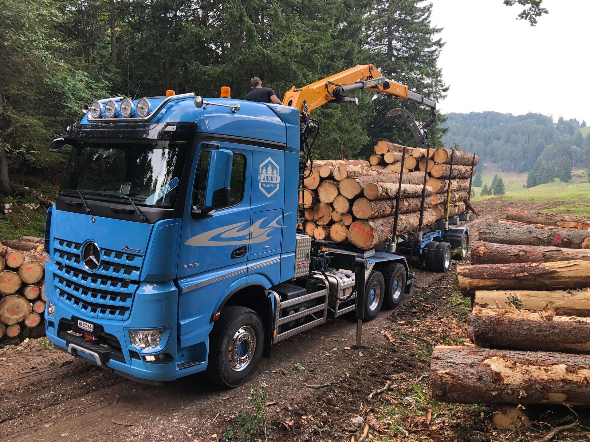 Transport et vente de bois suisse dans le Jura - Jaquet Transport et Commerce de Bois