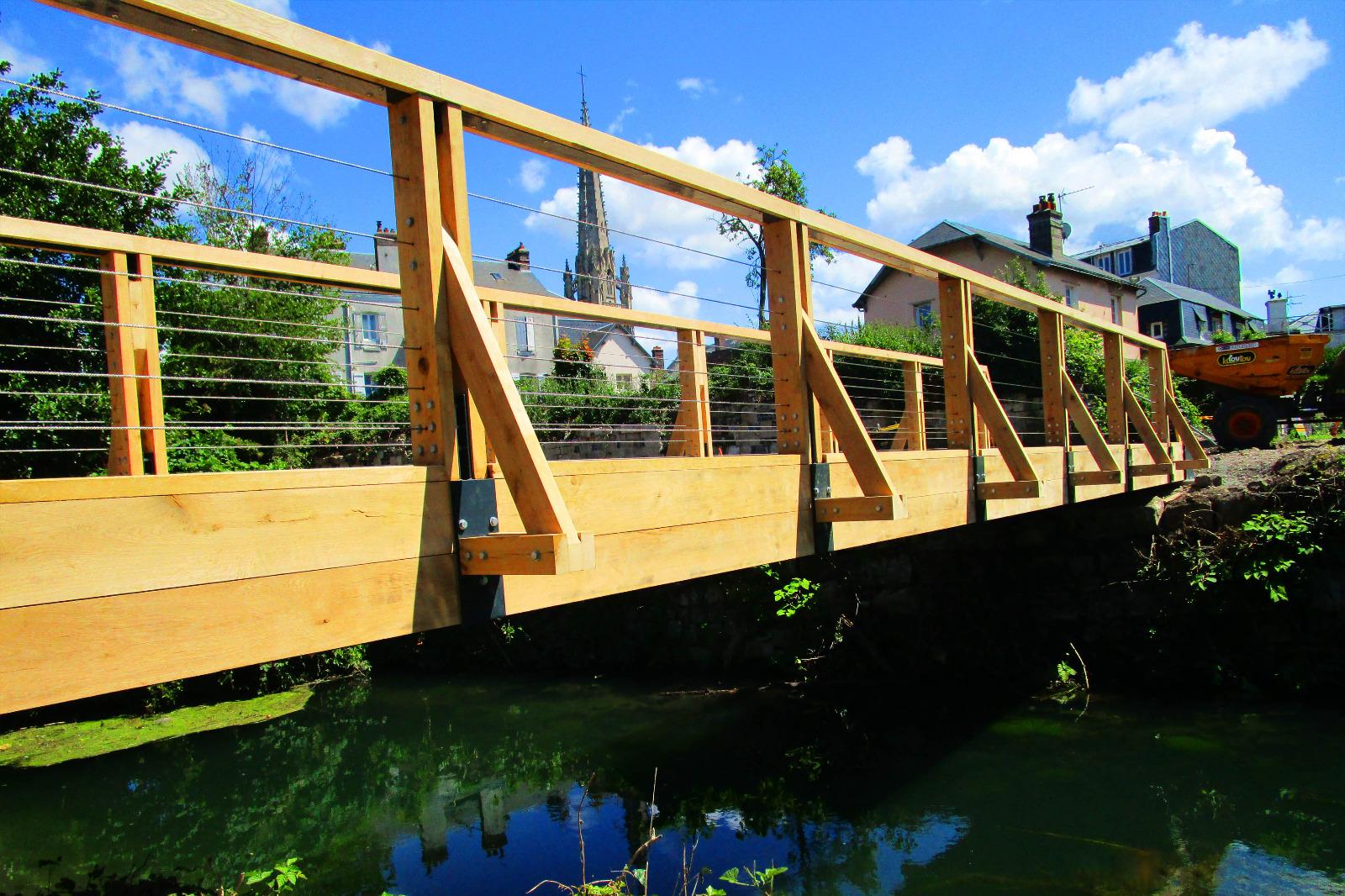 Passerelle mixte (bois-métal) piétonne et cycle sur Harfleur (76)