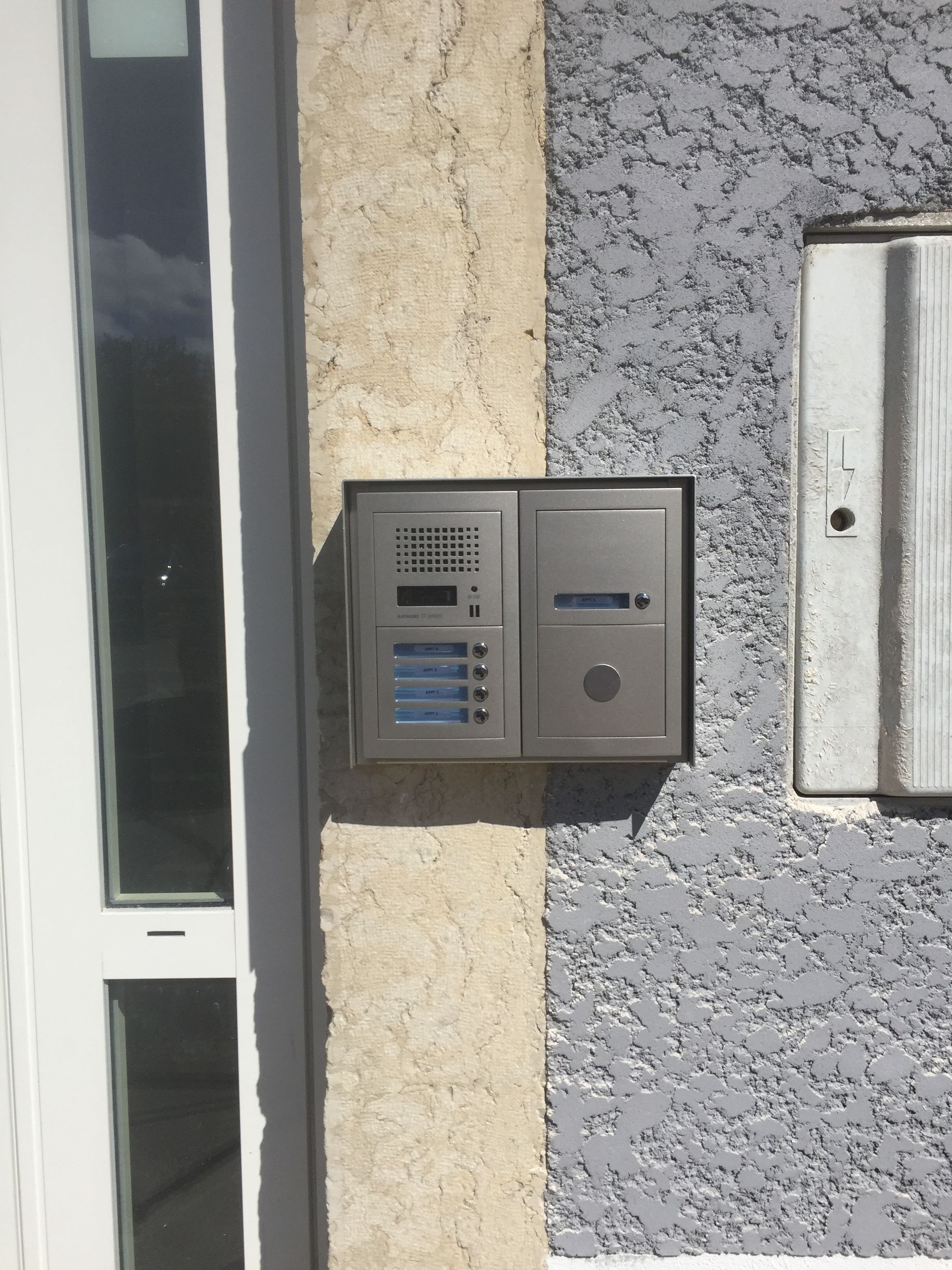 Interphone d'une porte d'immeuble