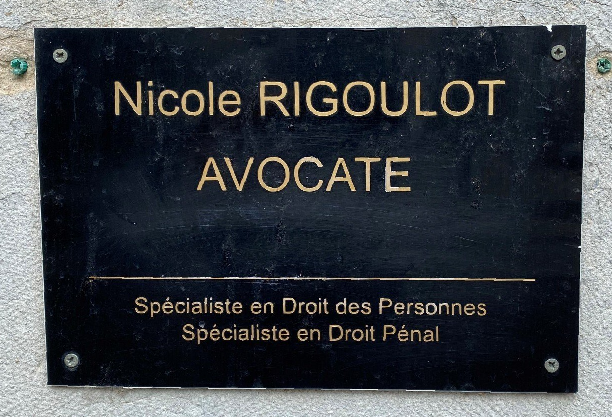 La plaque de l'avocate Nicole RIGOULOT
