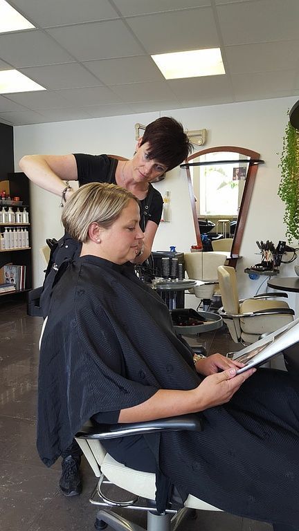 Bei der Arbeit - Hairstyling Annelise